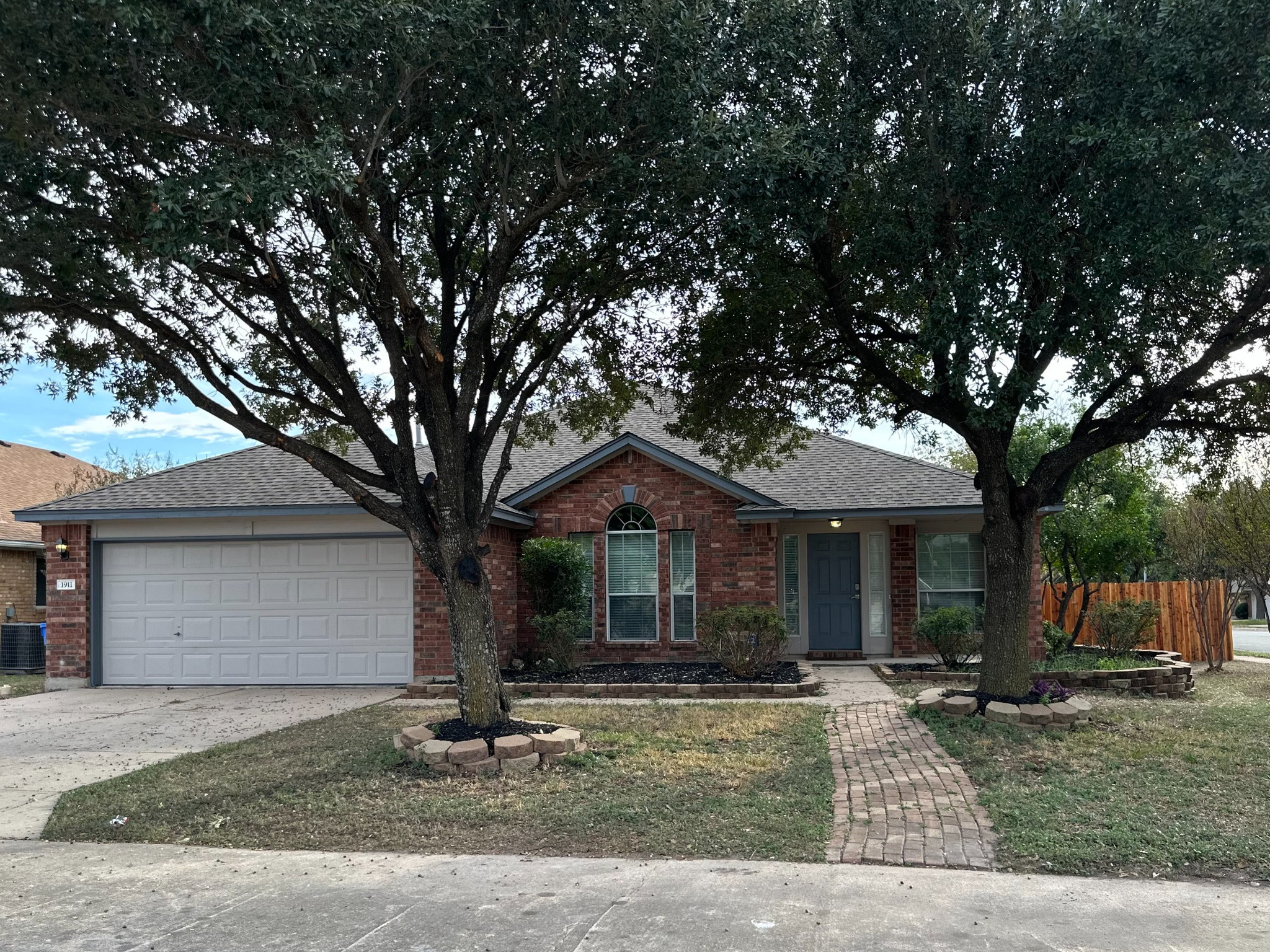 1911 W Pflugerville Pkwy — photo