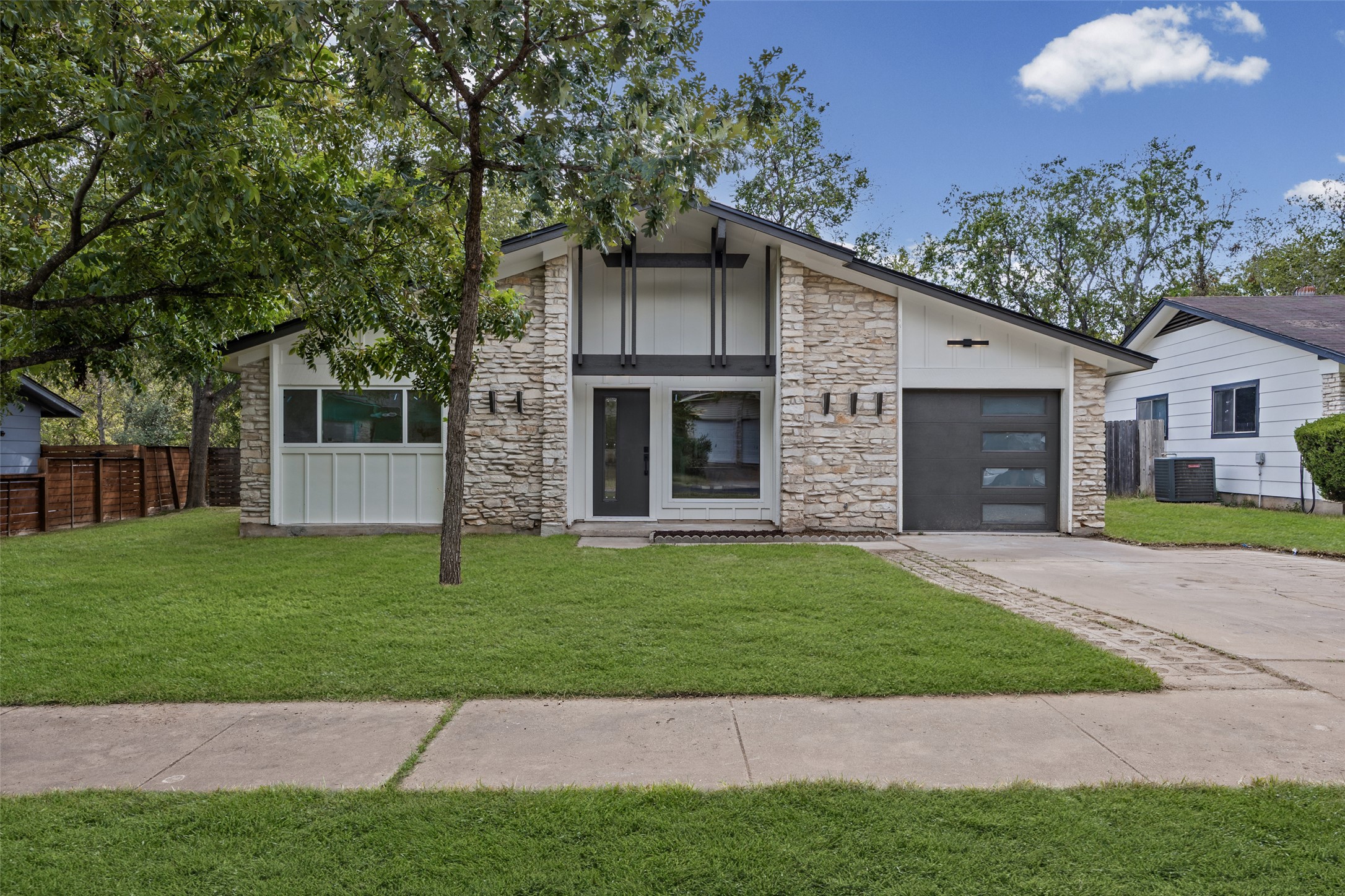 811 Glen Oak Dr — photo