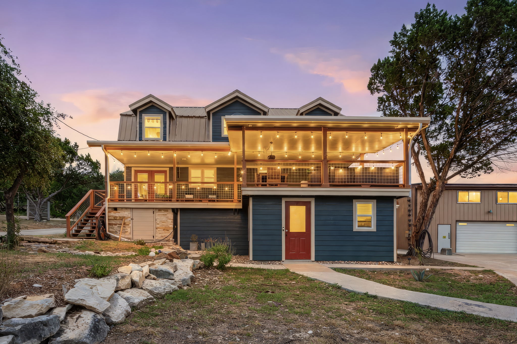 21201 Palomino CV — photo