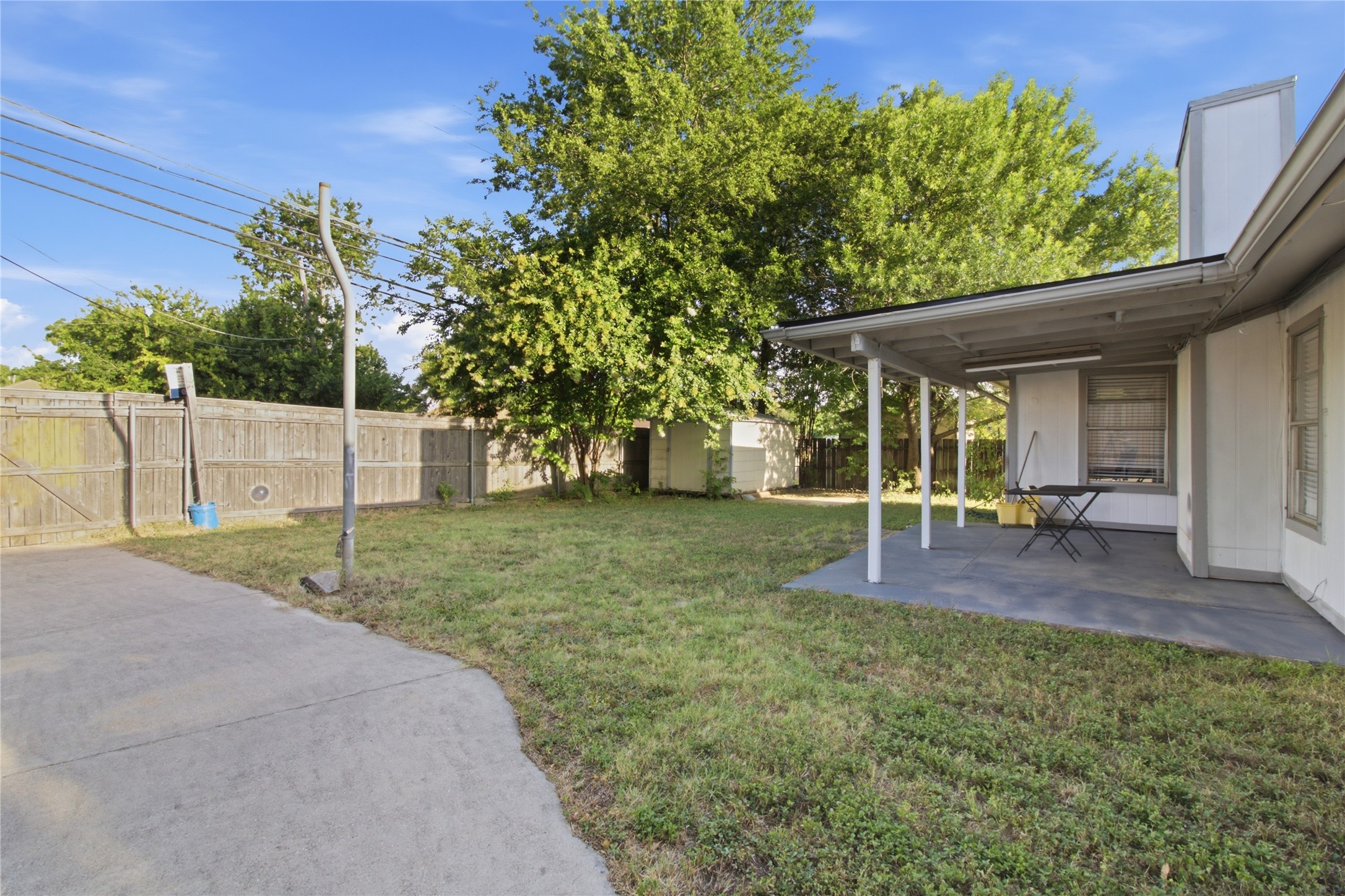 2410 Buttercup Cir — photo