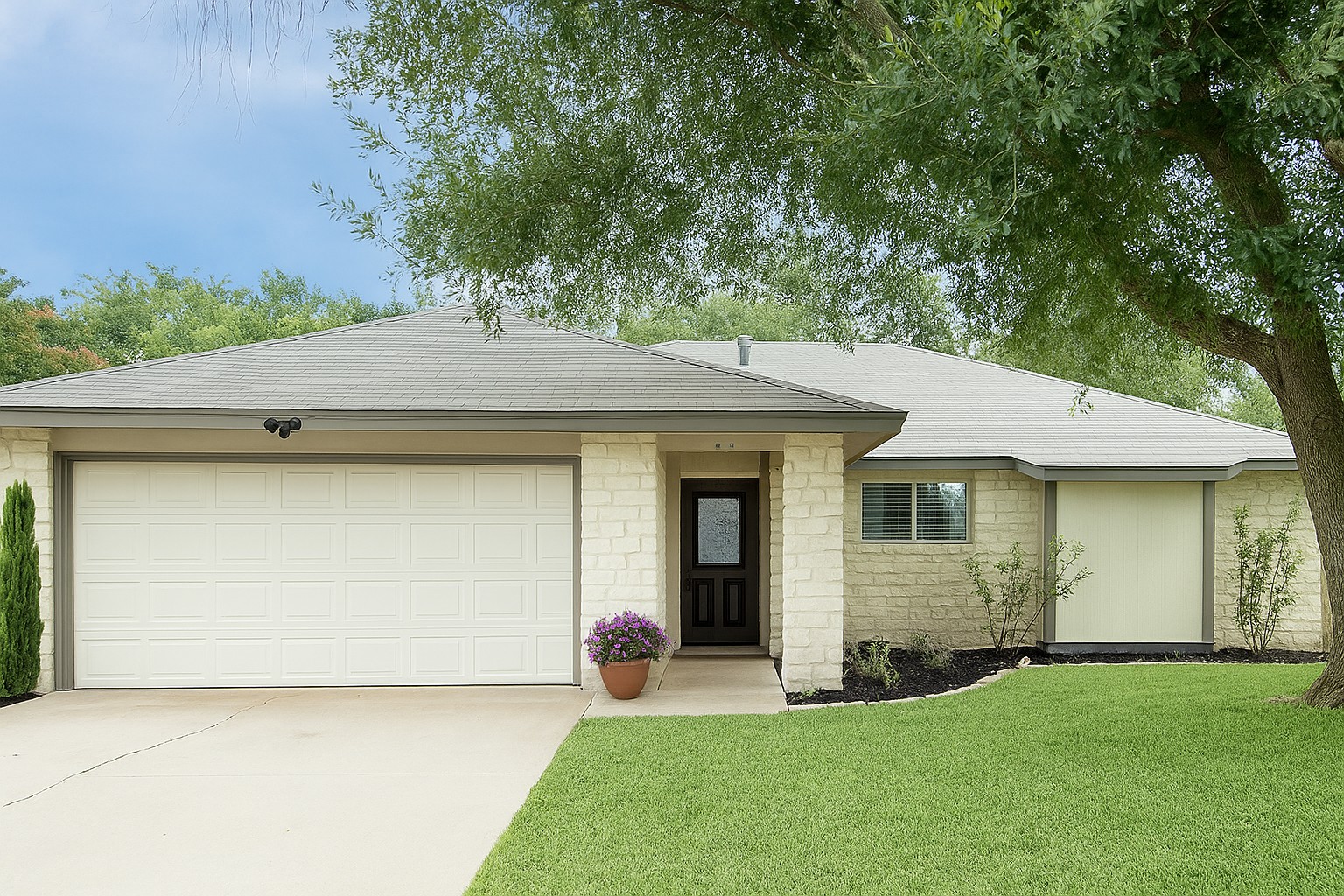910 Garden View Dr — photo