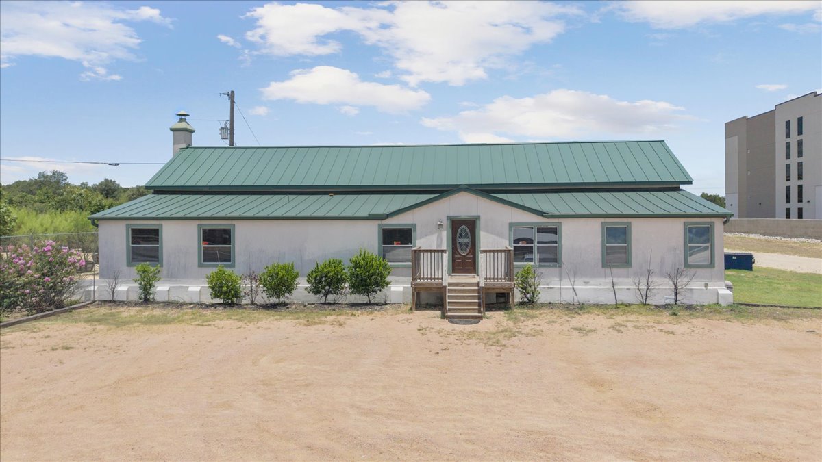3975 E US-290 a — photo
