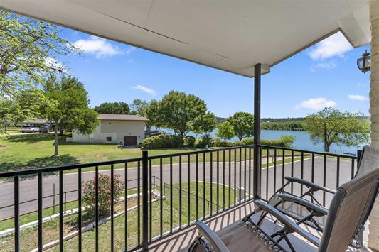 319 Meadowlakes Dr — photo