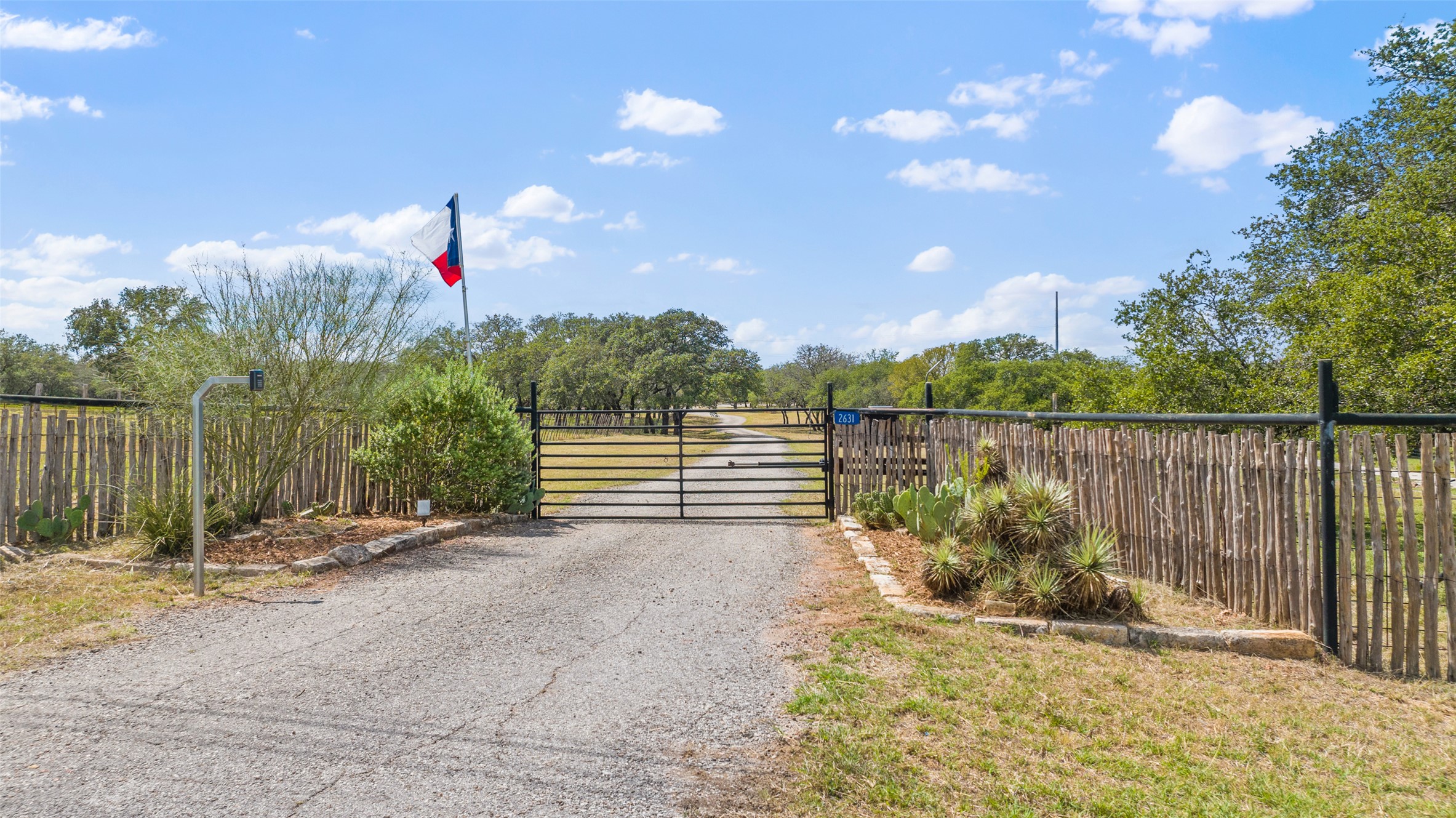 2631 N US Hwy 281 — photo
