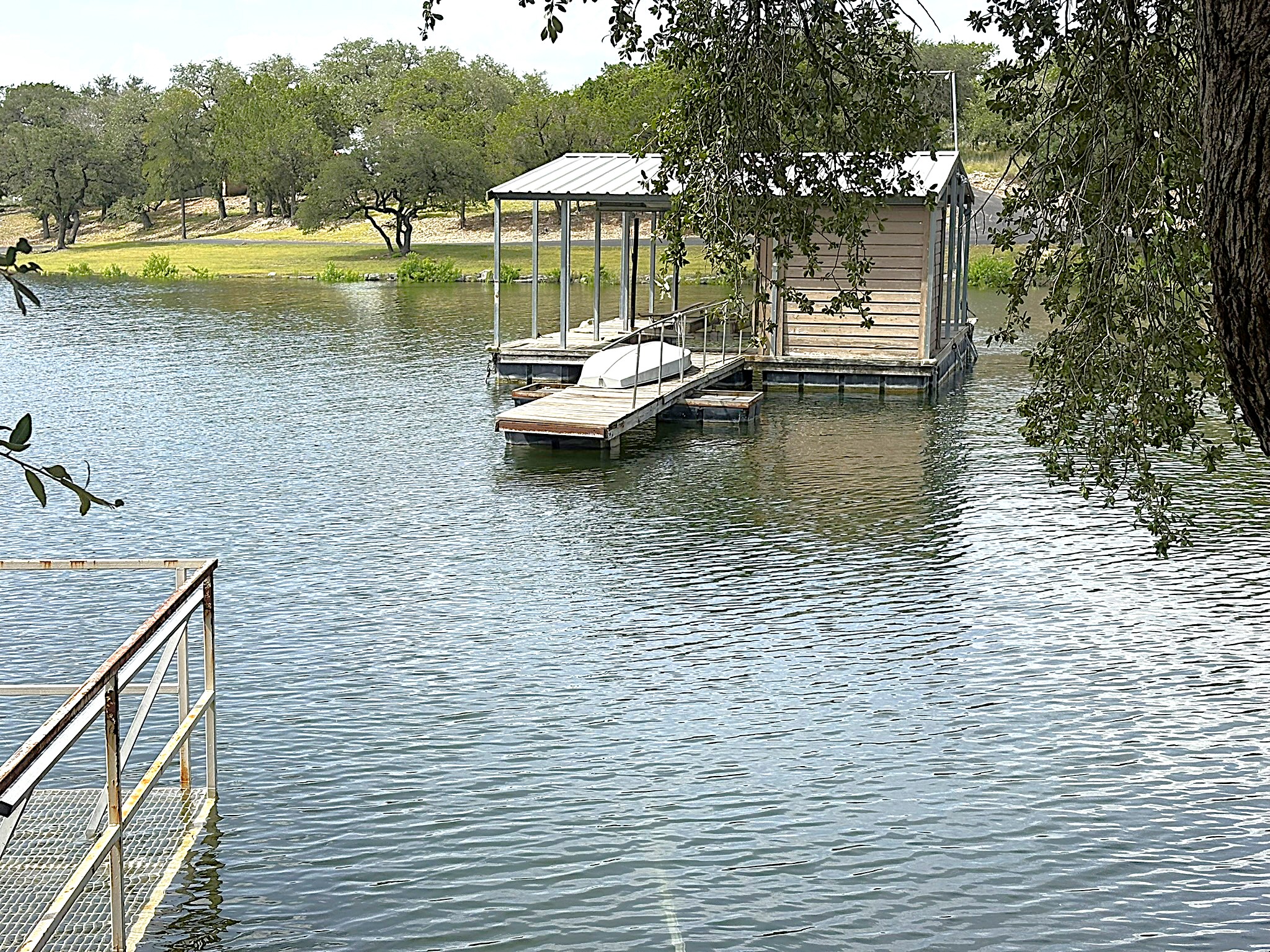 1115 Edgewater Dr — photo