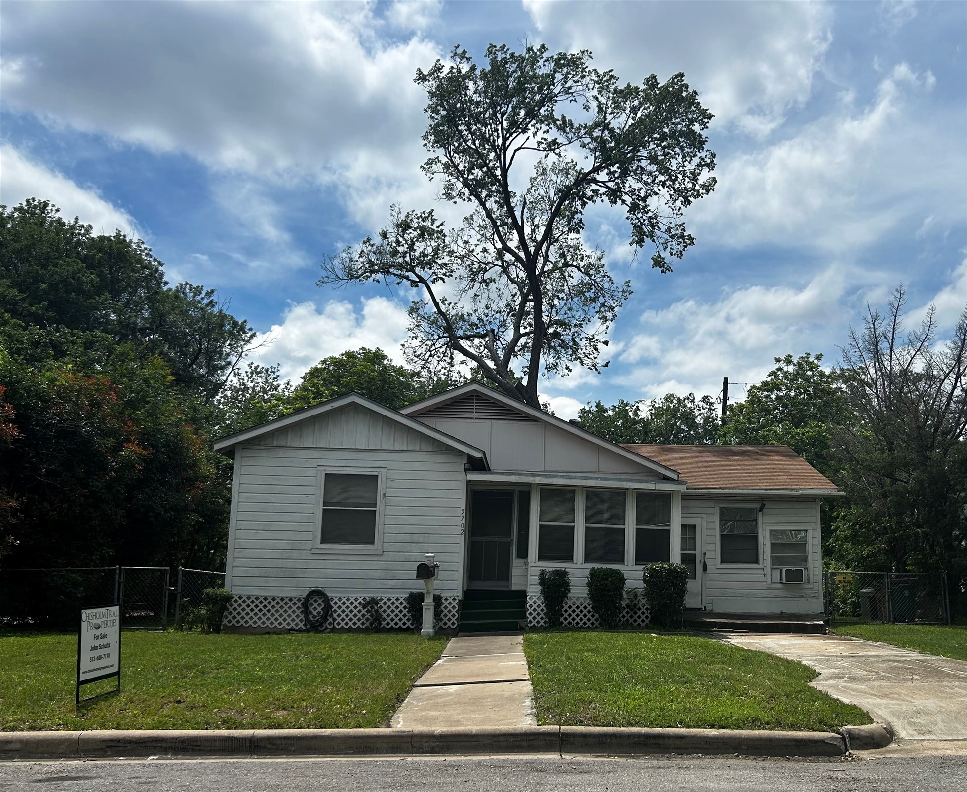 5702 Duval St — photo