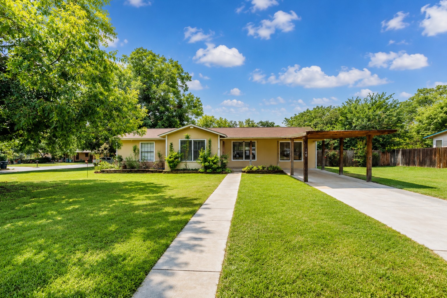 140 Hillcrest Dr — photo