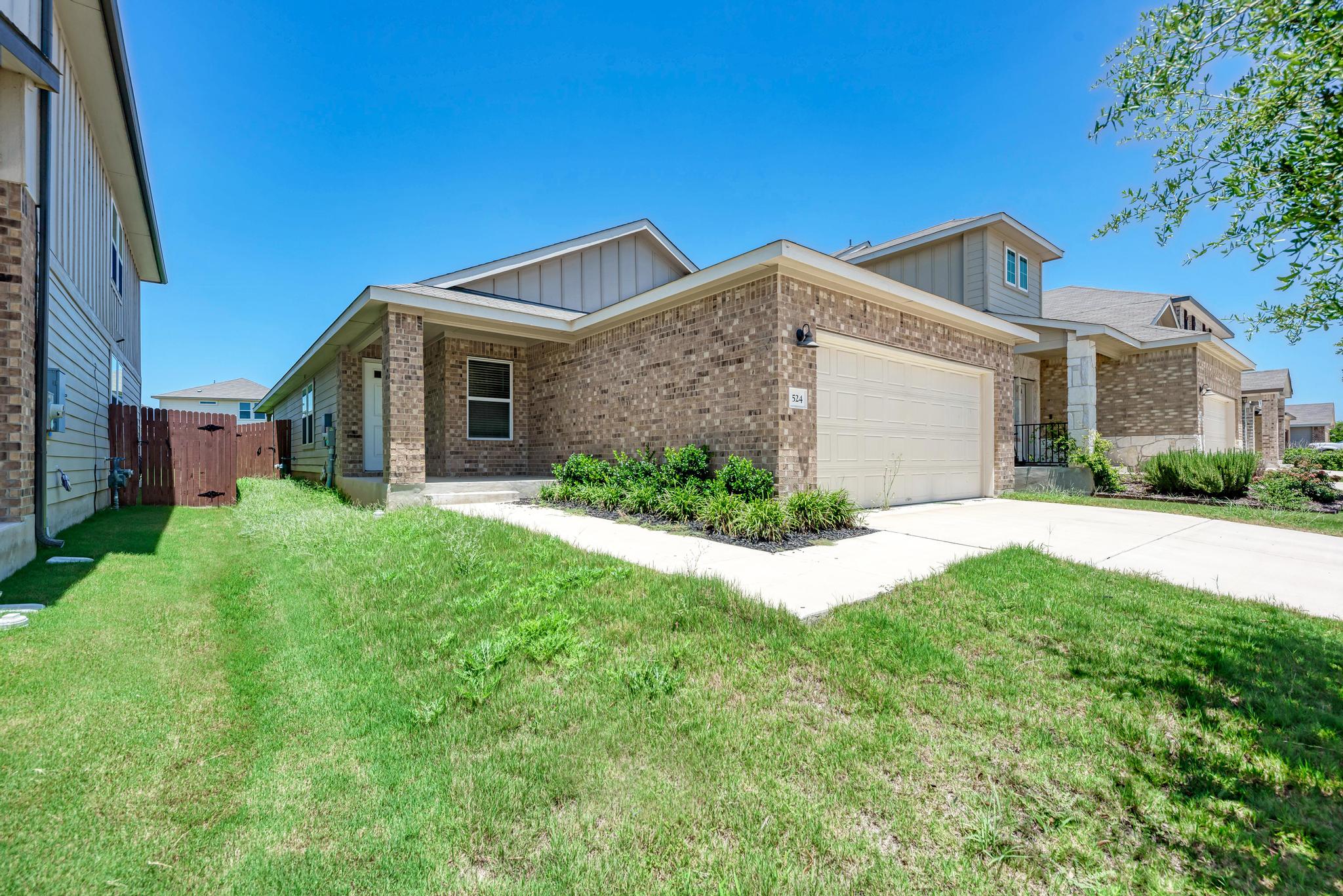 524 Longmount CV — photo