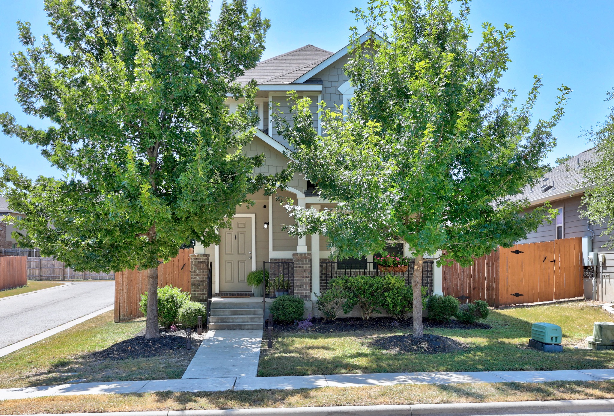 444 S Brook Dr — photo
