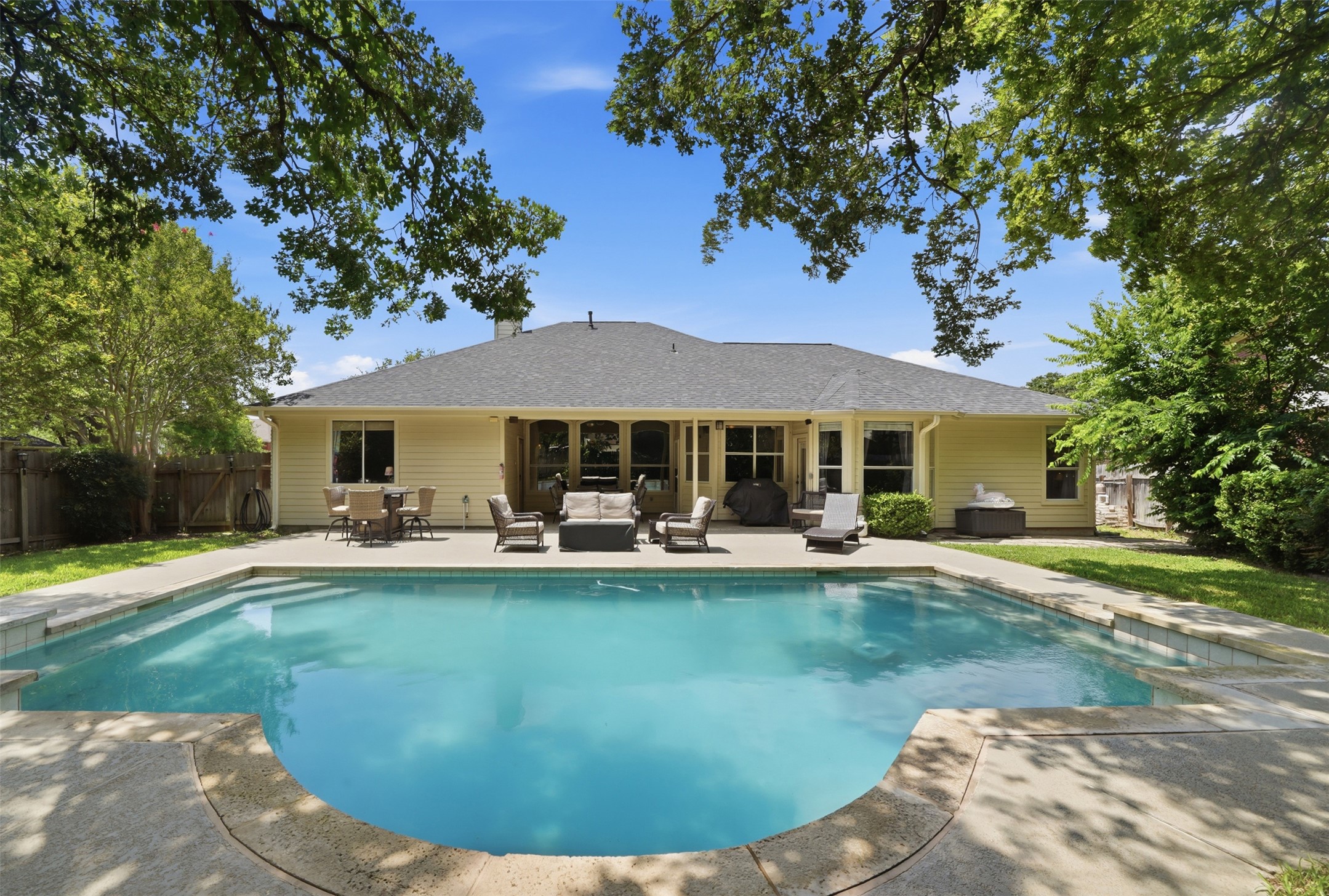 4022 Honey Bear Loop — photo