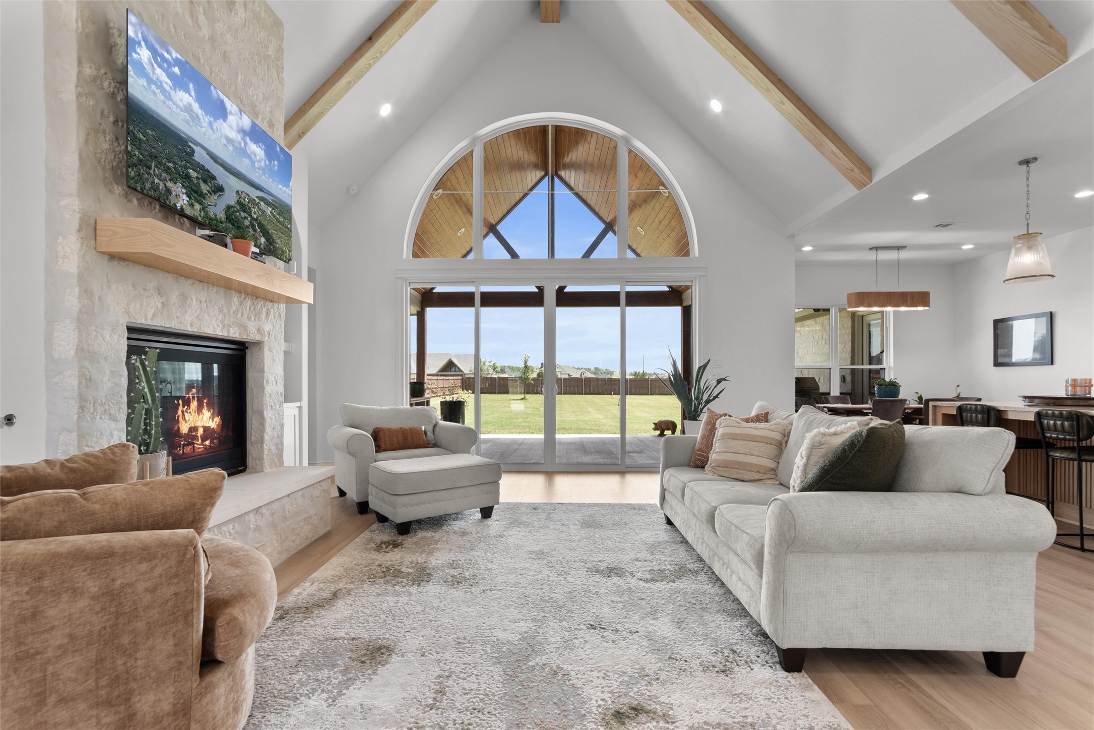 1602 Hunt Dr — photo