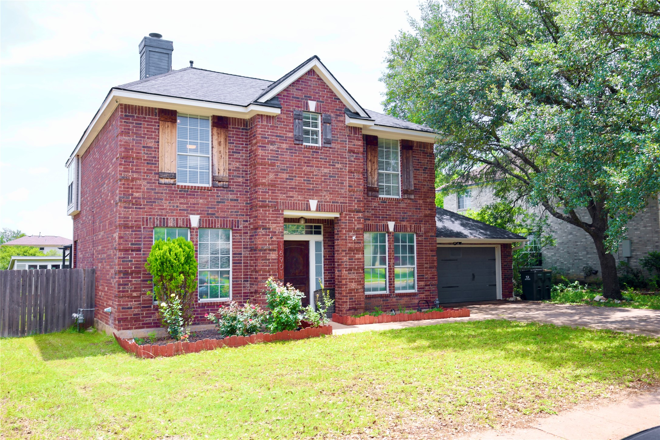 16901 Stockton Dr — photo