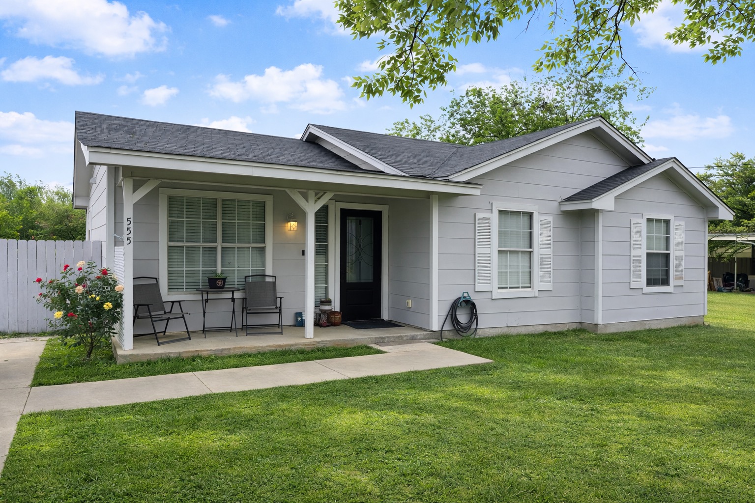 555 Live Oak Dr — photo