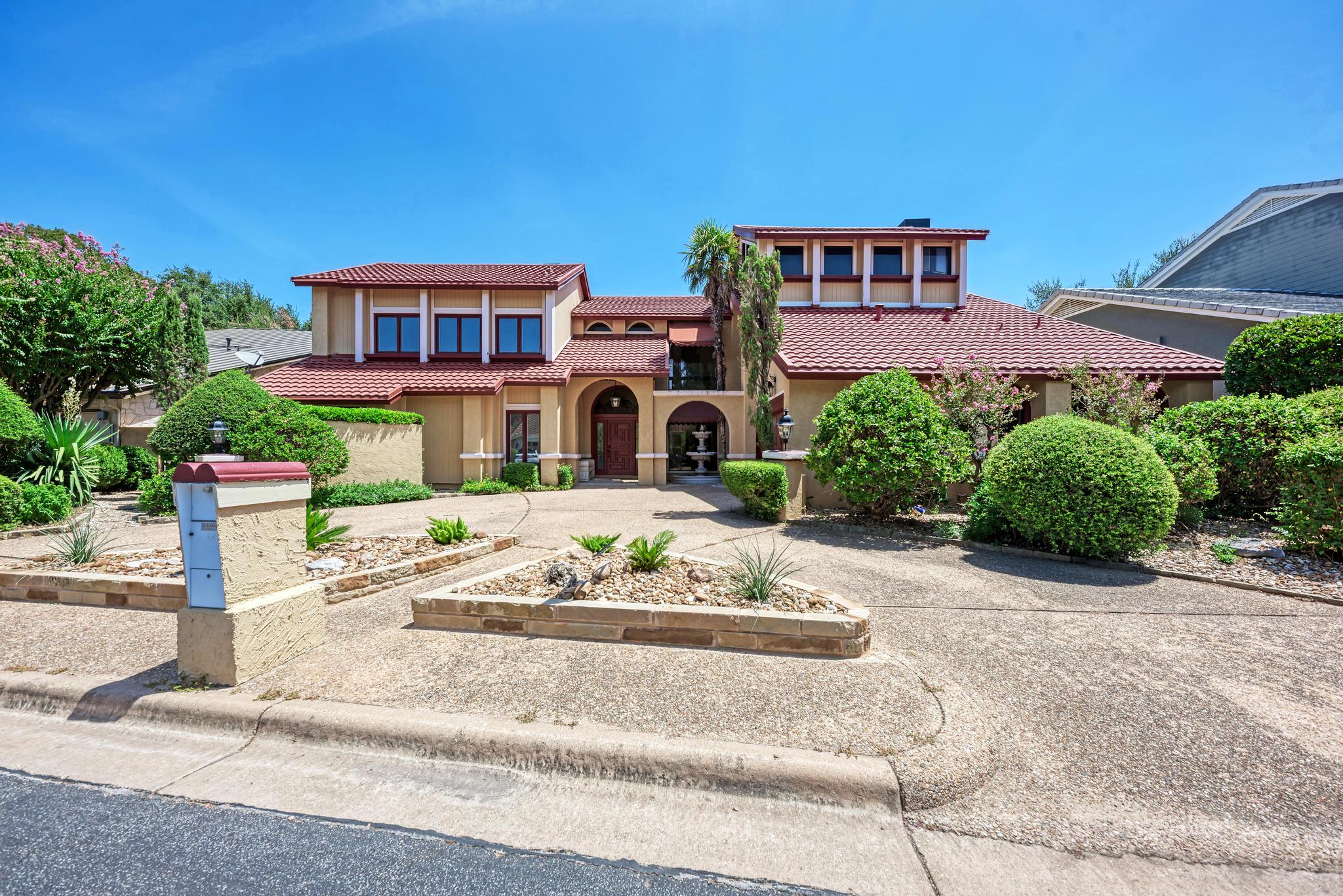 10909 Legends Ln — photo