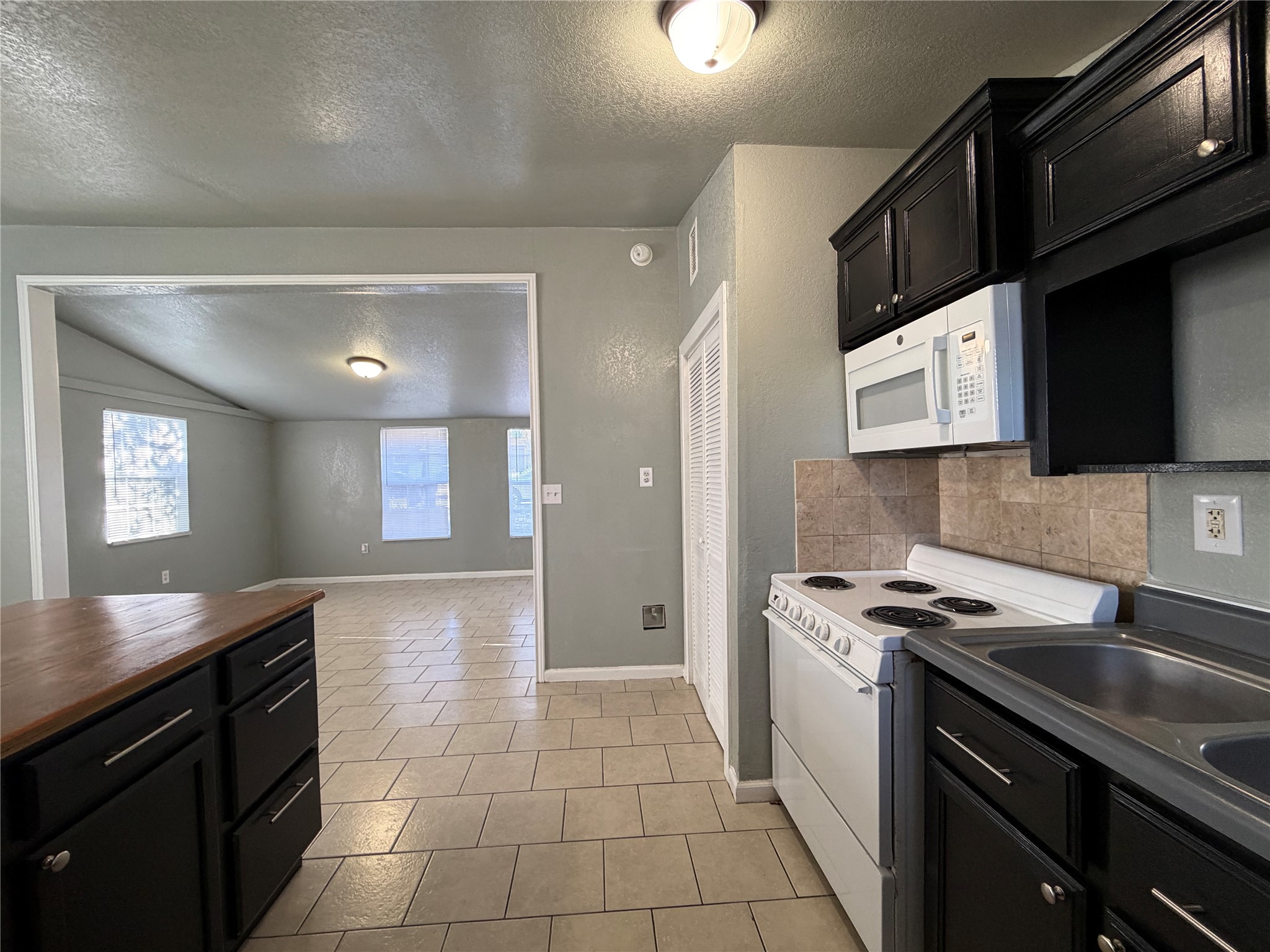 804 Evergreen Dr — photo