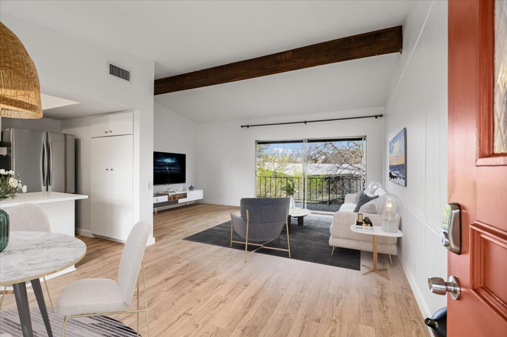 1304 Mariposa Dr Unit 206 — photo