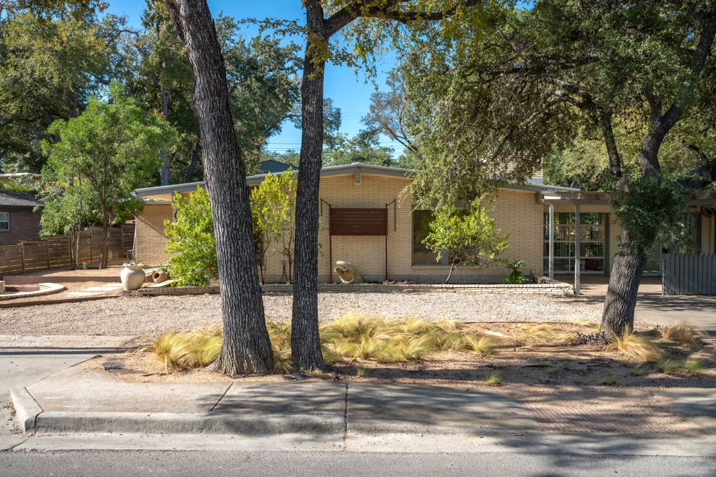 833 E 38th Street, Austin, TX 78705 — photo 2