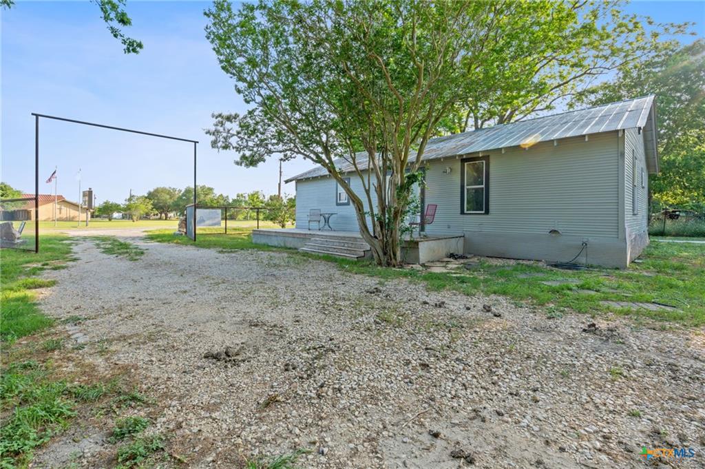 6071 FM 713 — photo