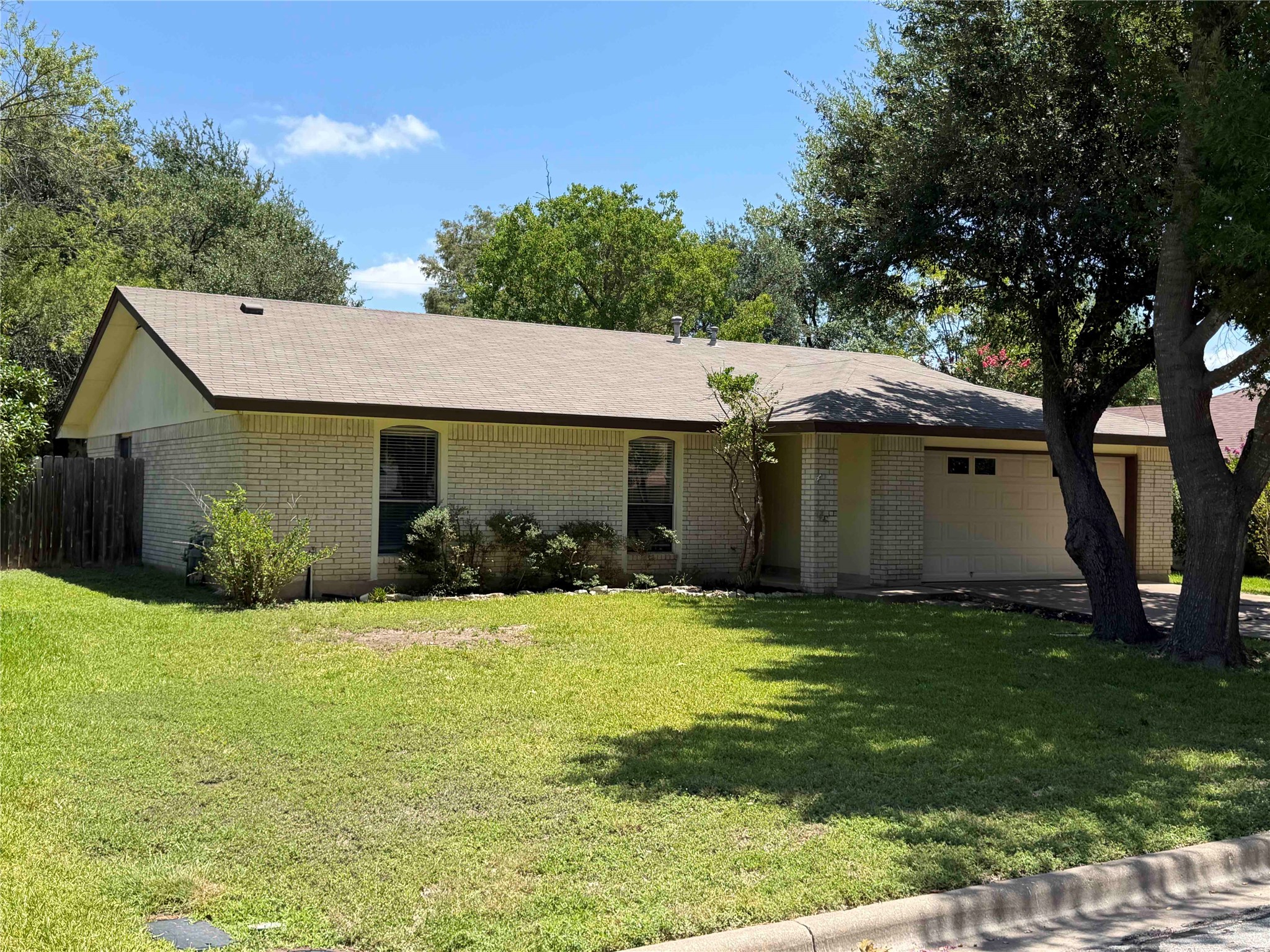 606 Brookhollow Dr — photo