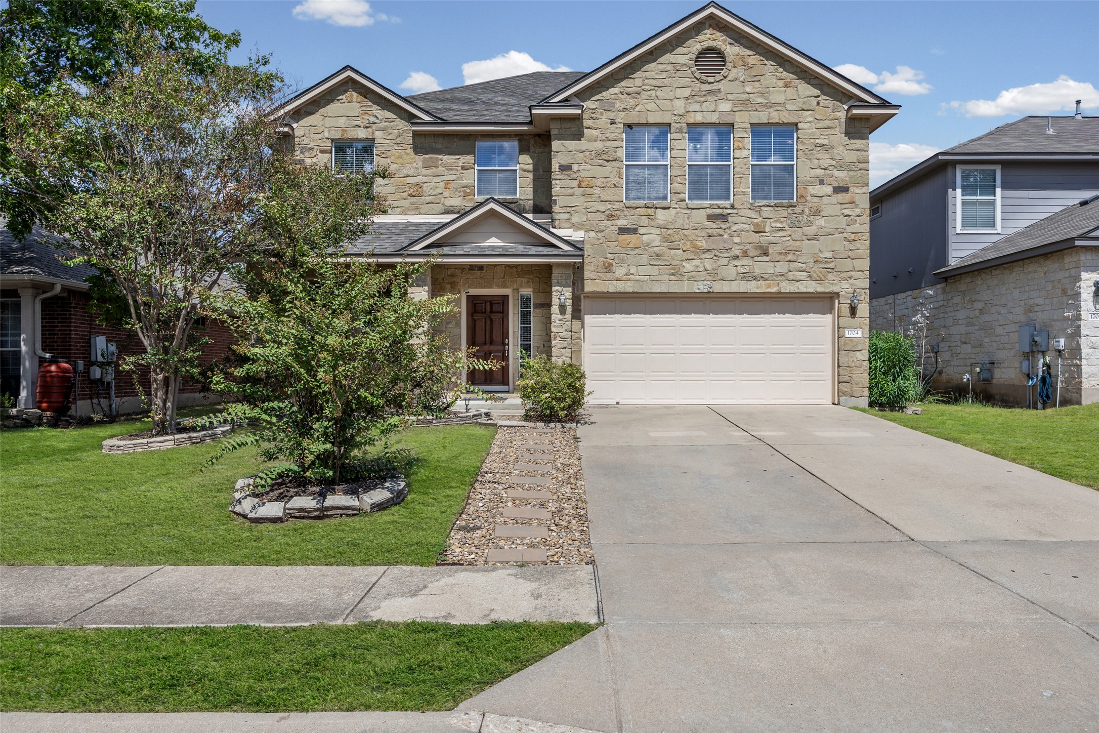 1704 McClannahan Dr — photo
