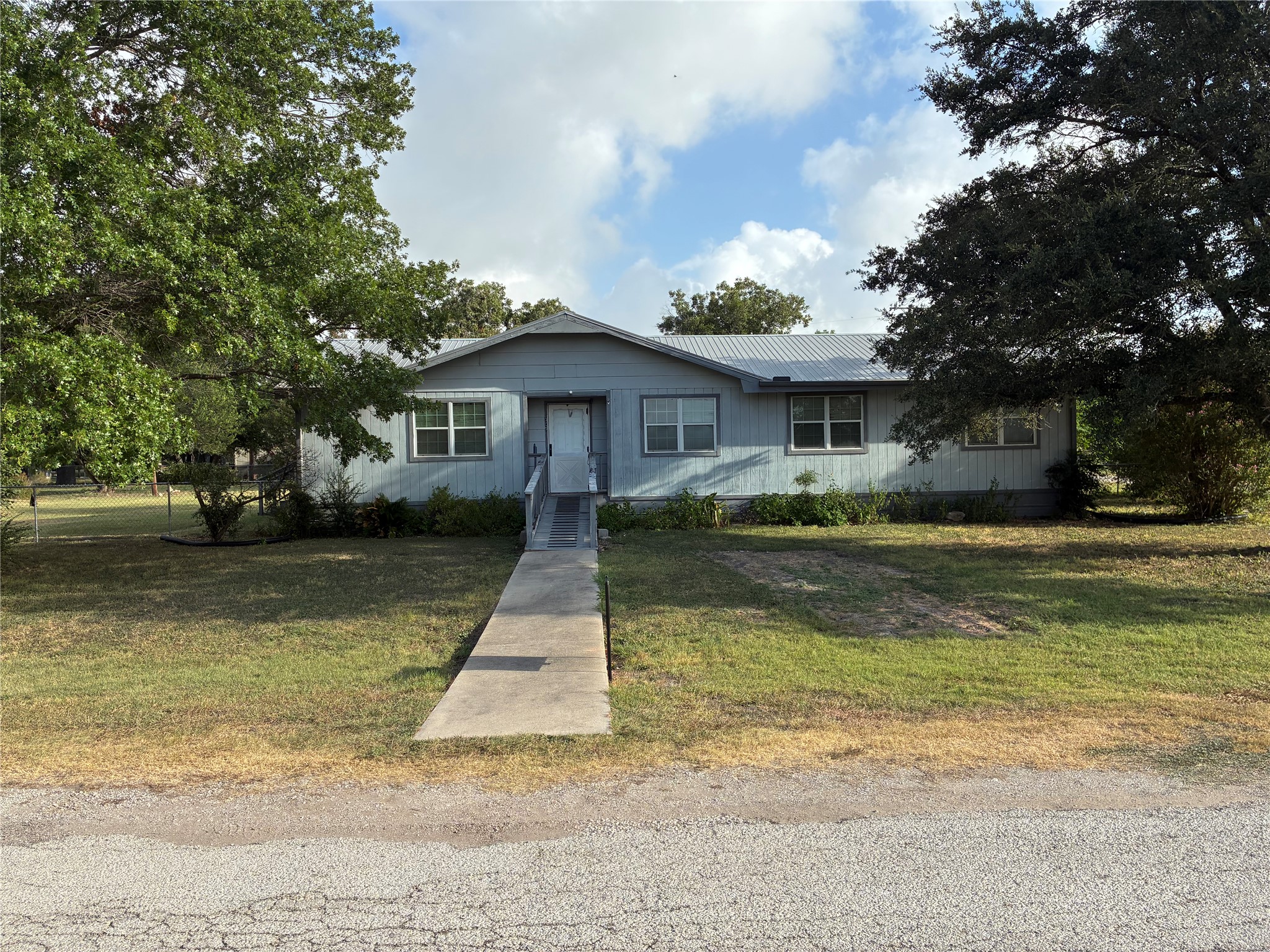 705 E Umlang St — photo