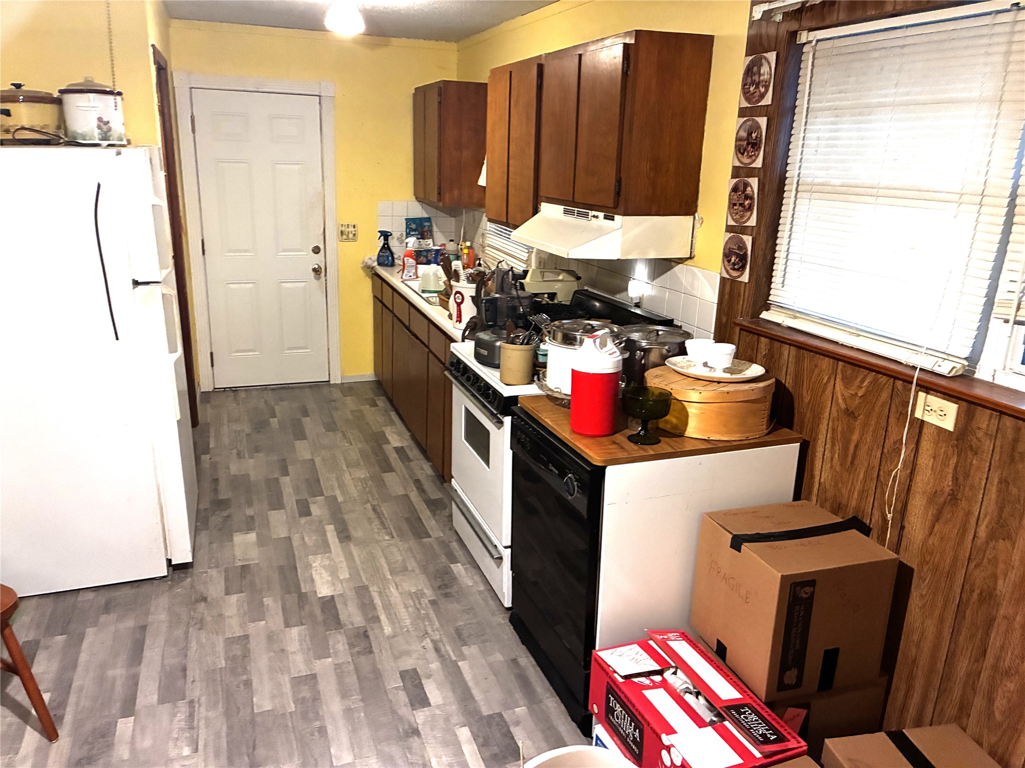 705 E Umlang Street, Thorndale, TX 76577 — photo 3