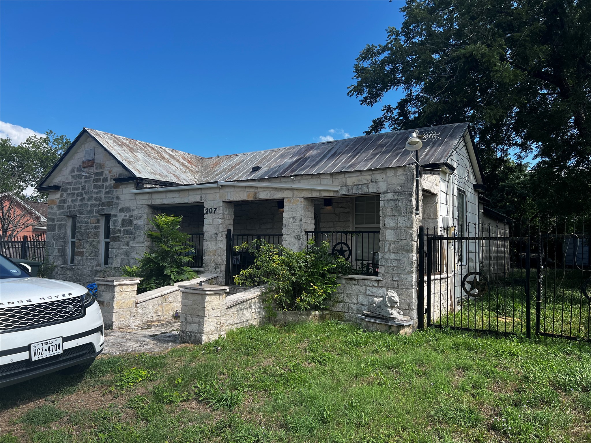 207 Miller St — photo