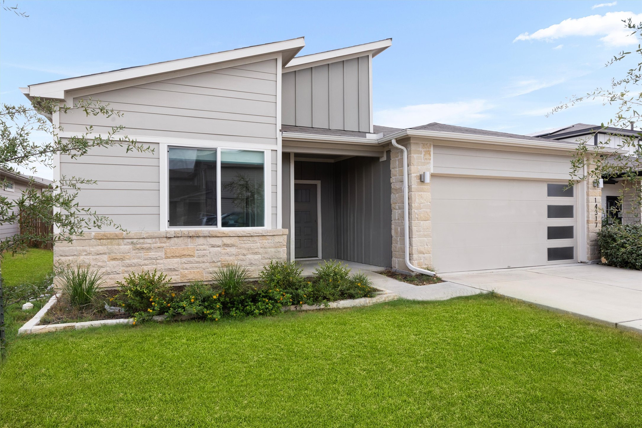 14317 Cantarra Dr — photo