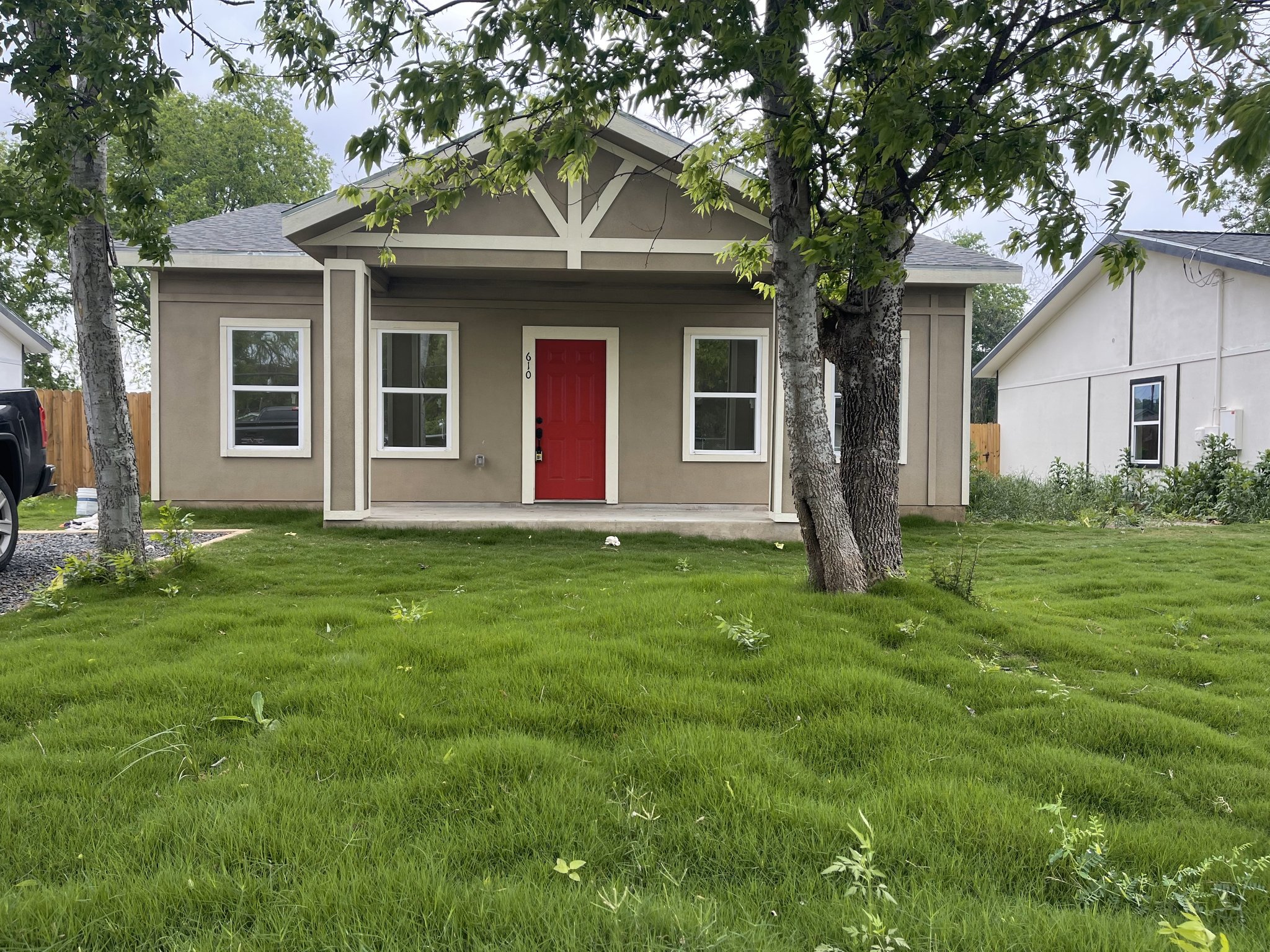 610 Pecan Valley Dr — photo