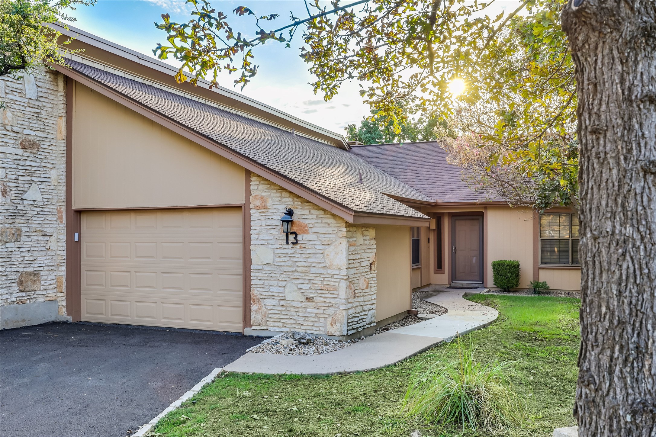 13 Oaks Pl — photo