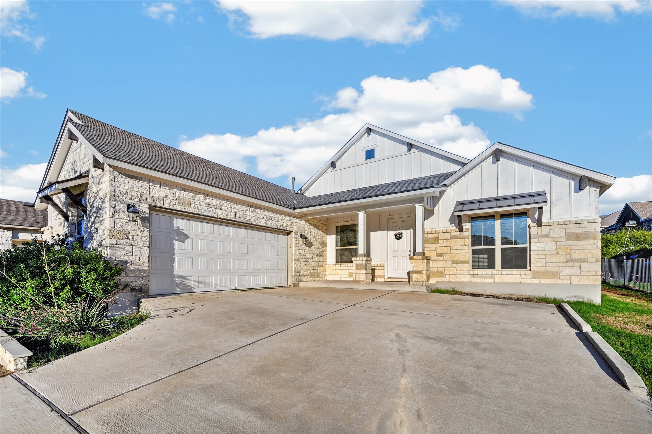 816 Mediterranean Dr — photo