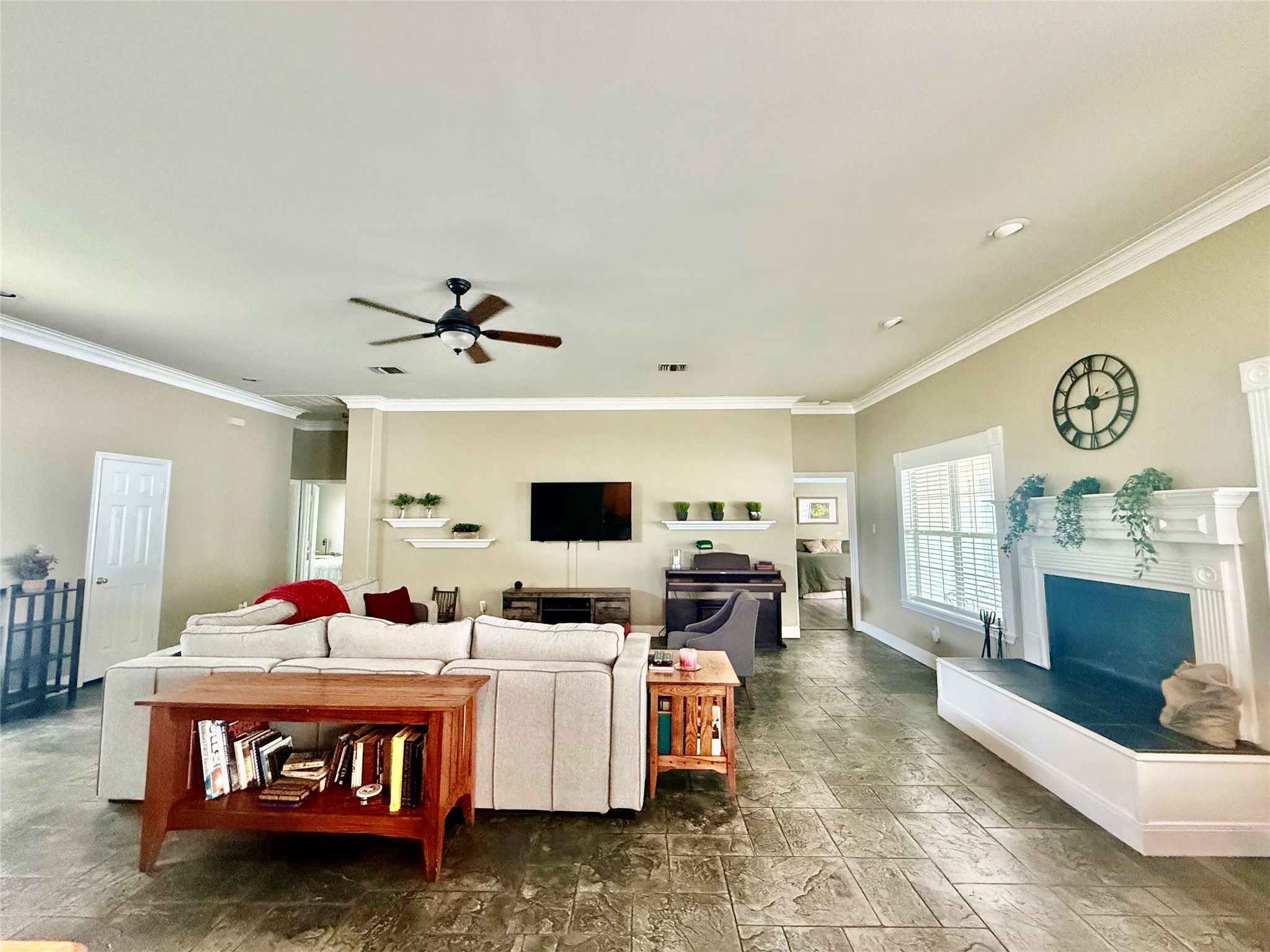 1127 Robin Road, Elgin, TX 78621 — photo 2
