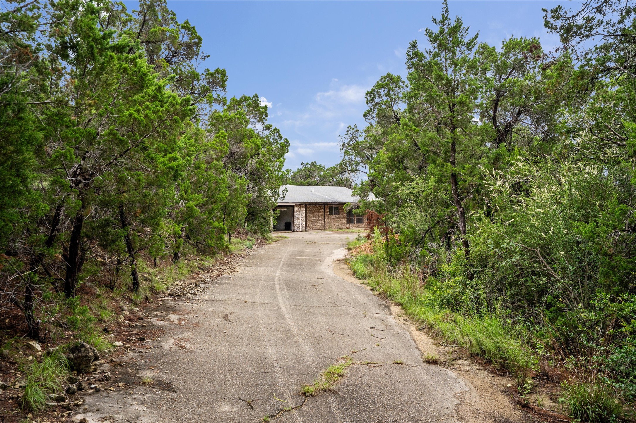 501 Drawbridge Road, Austin, TX 78746 — photo 2