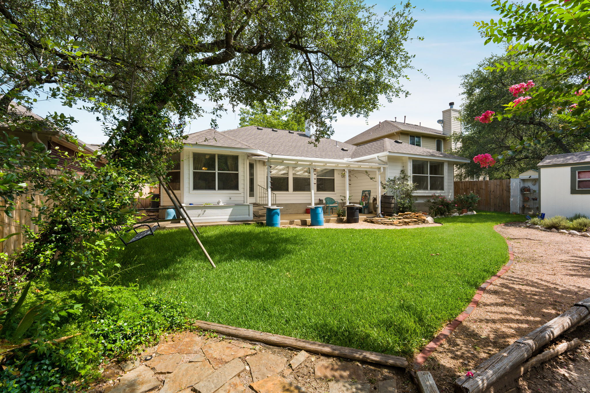 810 Hilltop Dr — photo