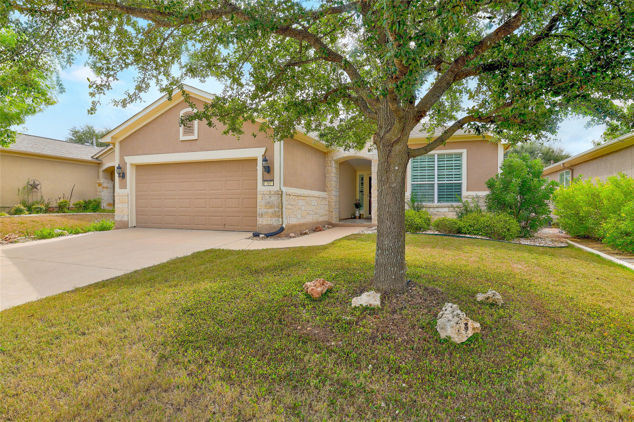 707 Apache Mountain Ln — photo