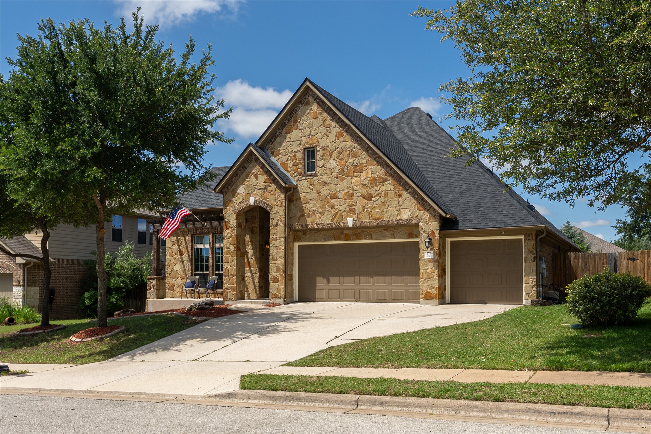 13714 Mesa Verde Dr — photo