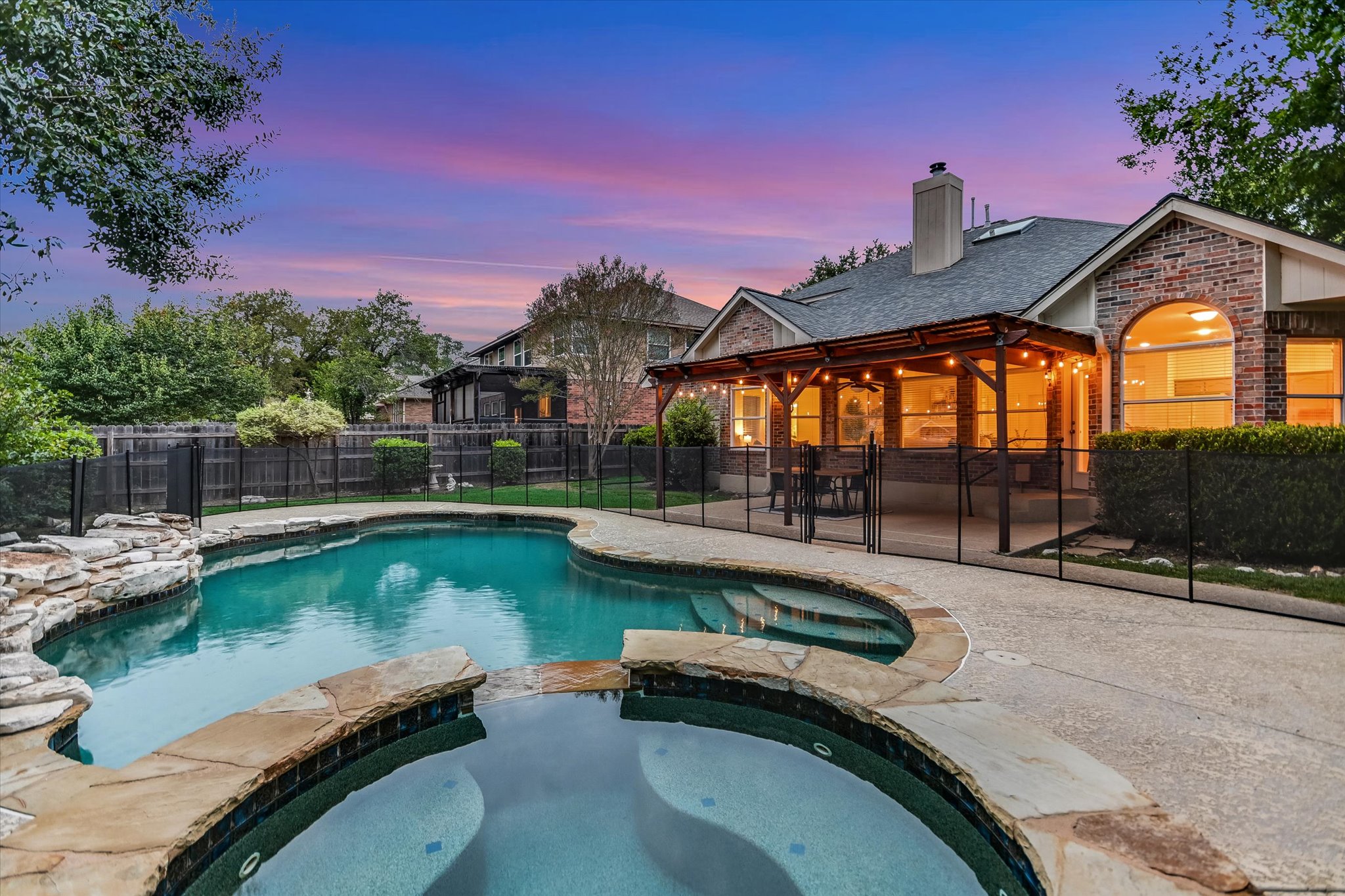 10711 Pinkney Ln — photo