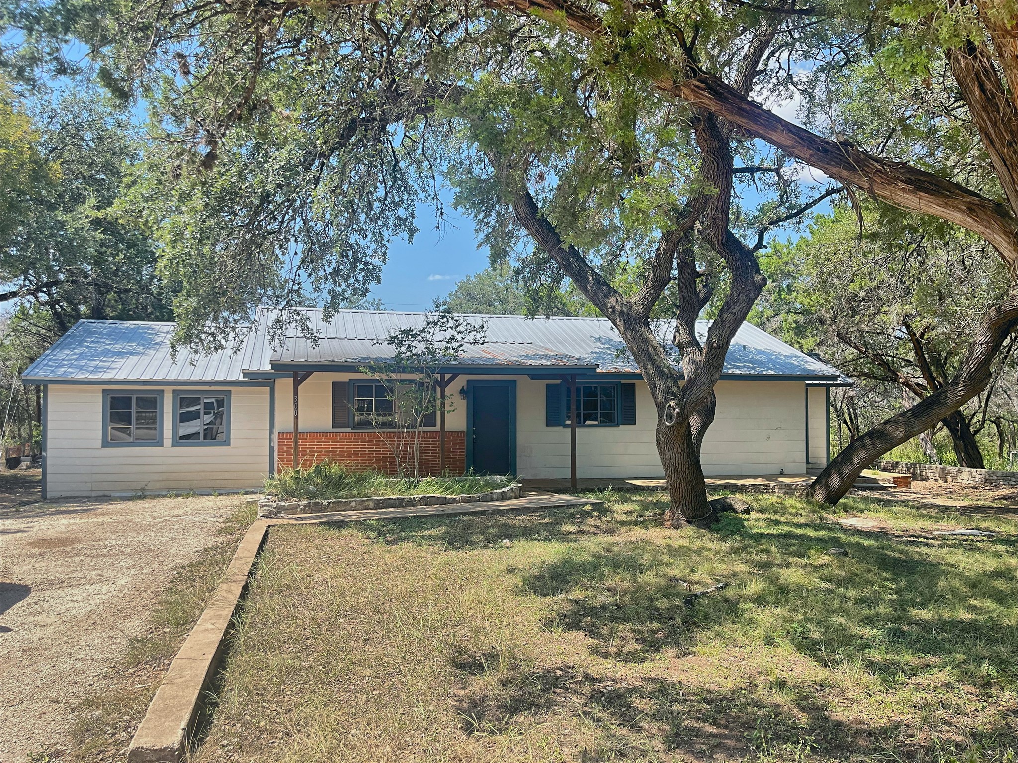 300 Stone Ridge Dr — photo
