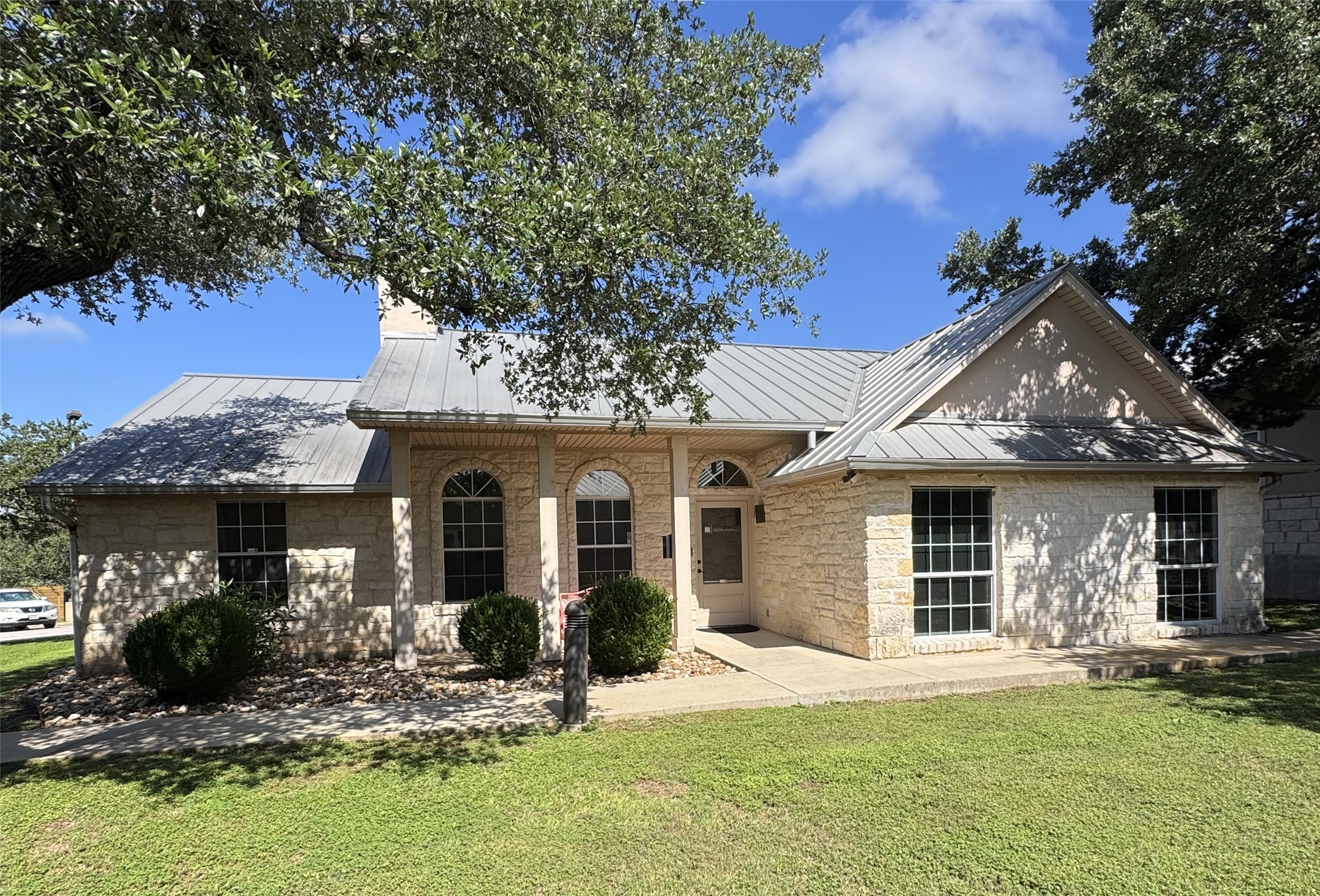 2440 E Hwy 290 B — photo