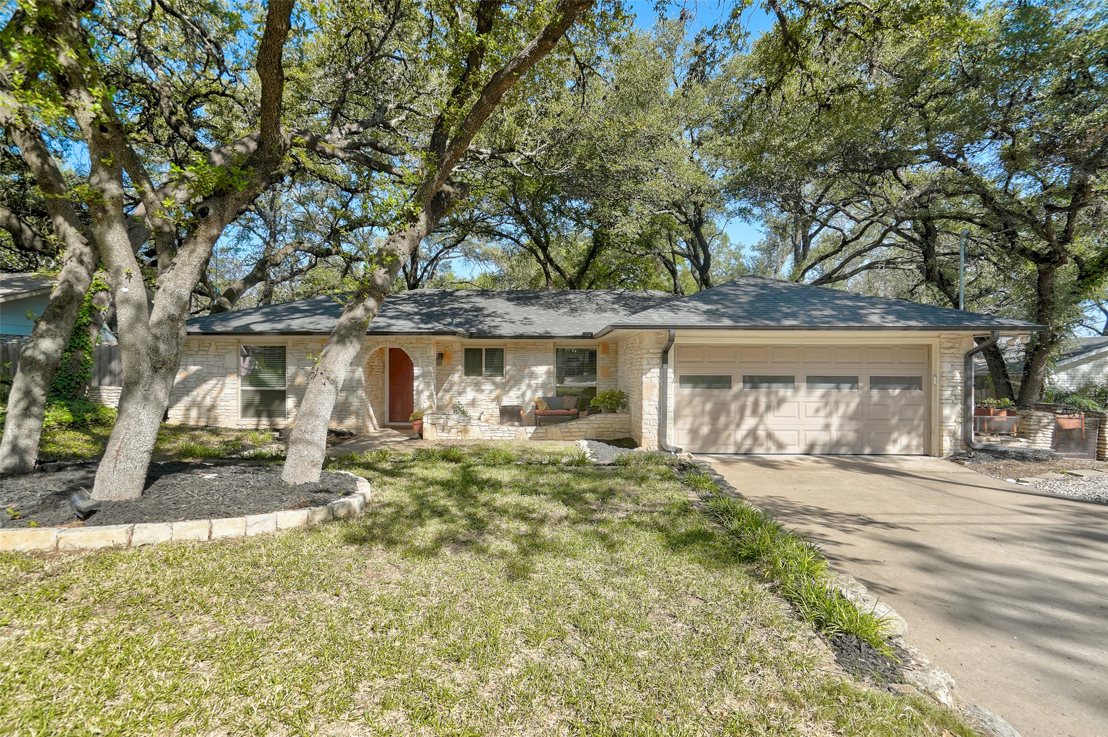 1105 N Riviera Cir — photo