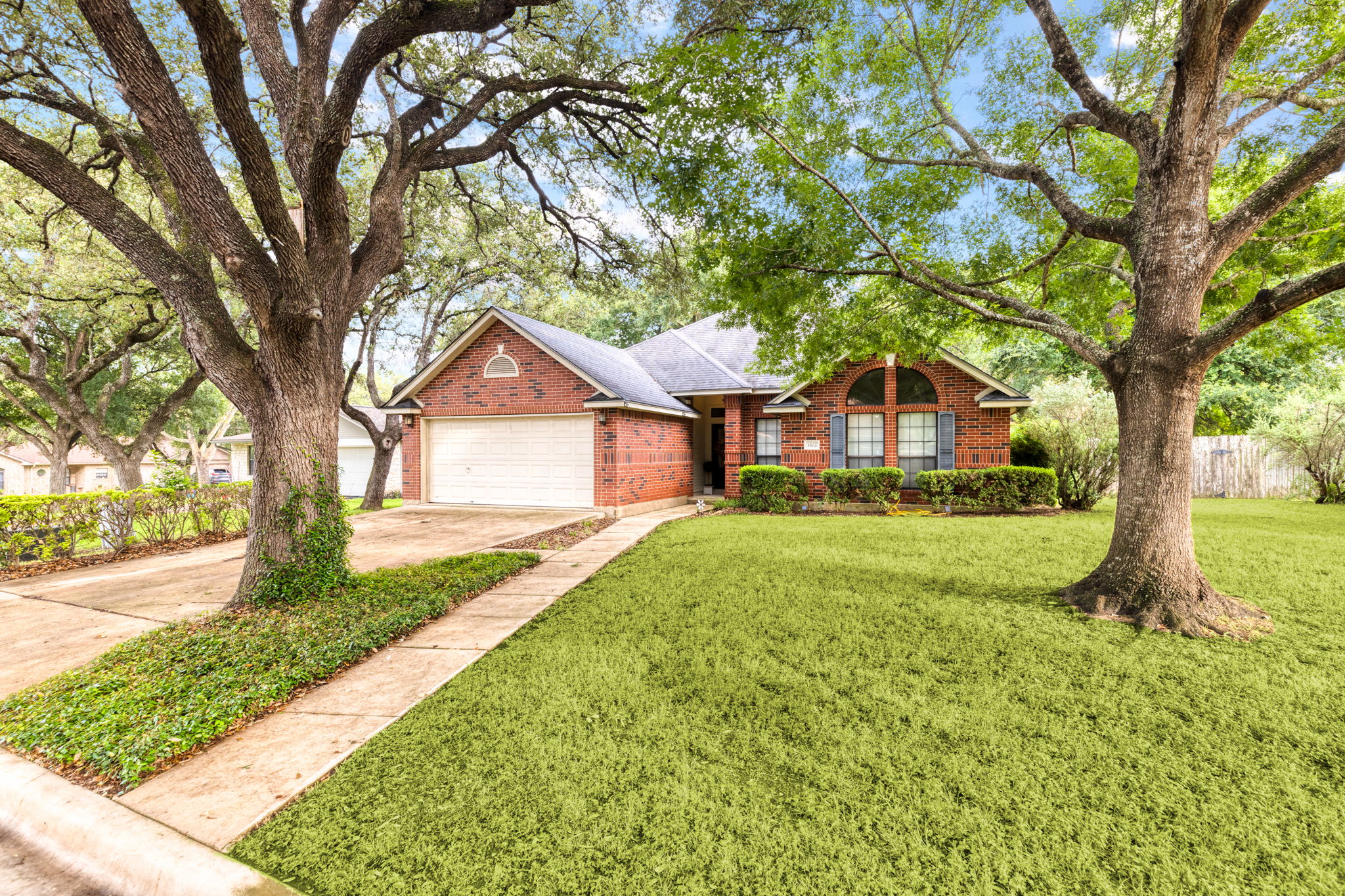1502 Oak Knoll Ln — photo