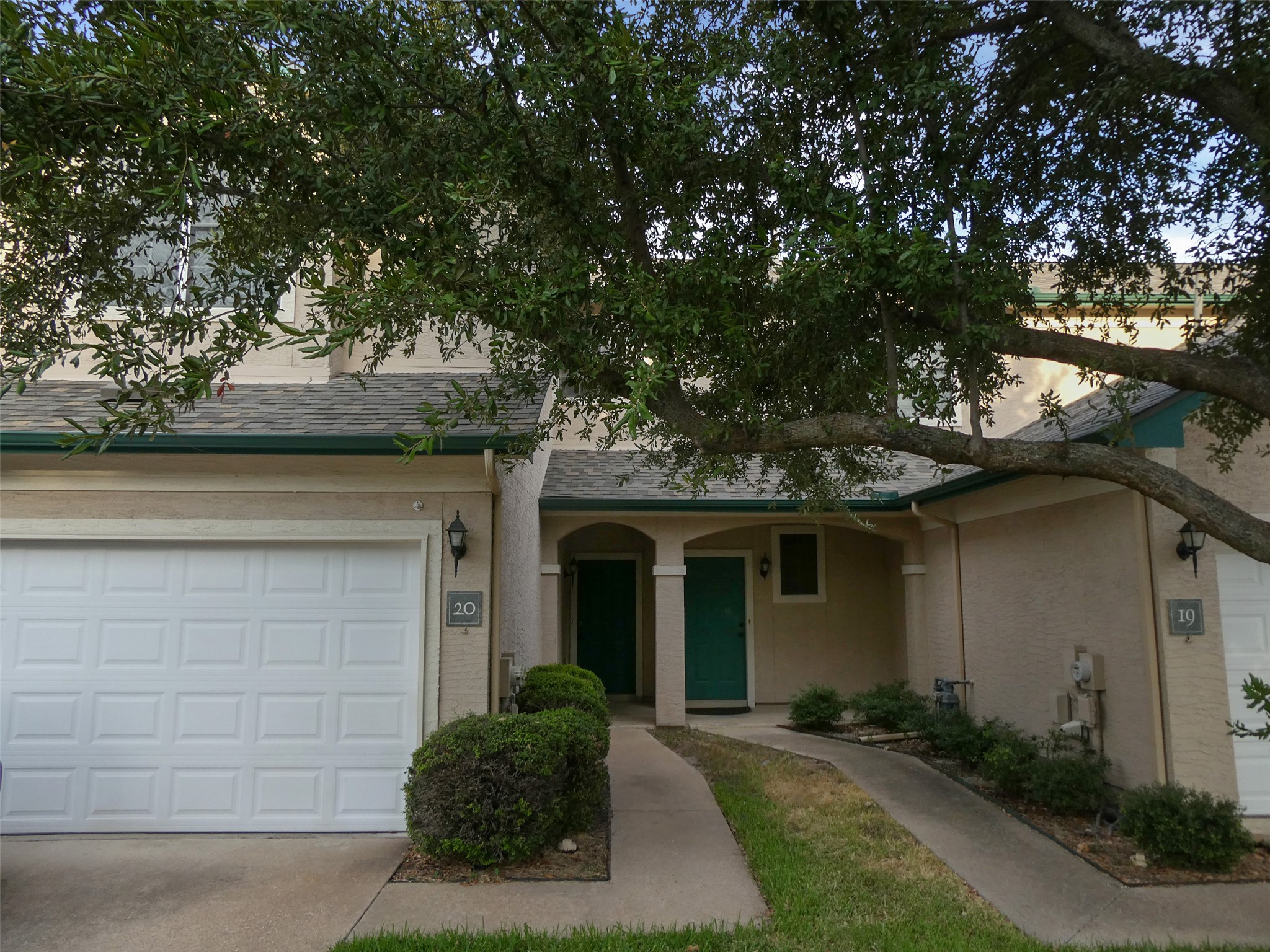 2100 Pipers Field Dr Unit 20 — photo