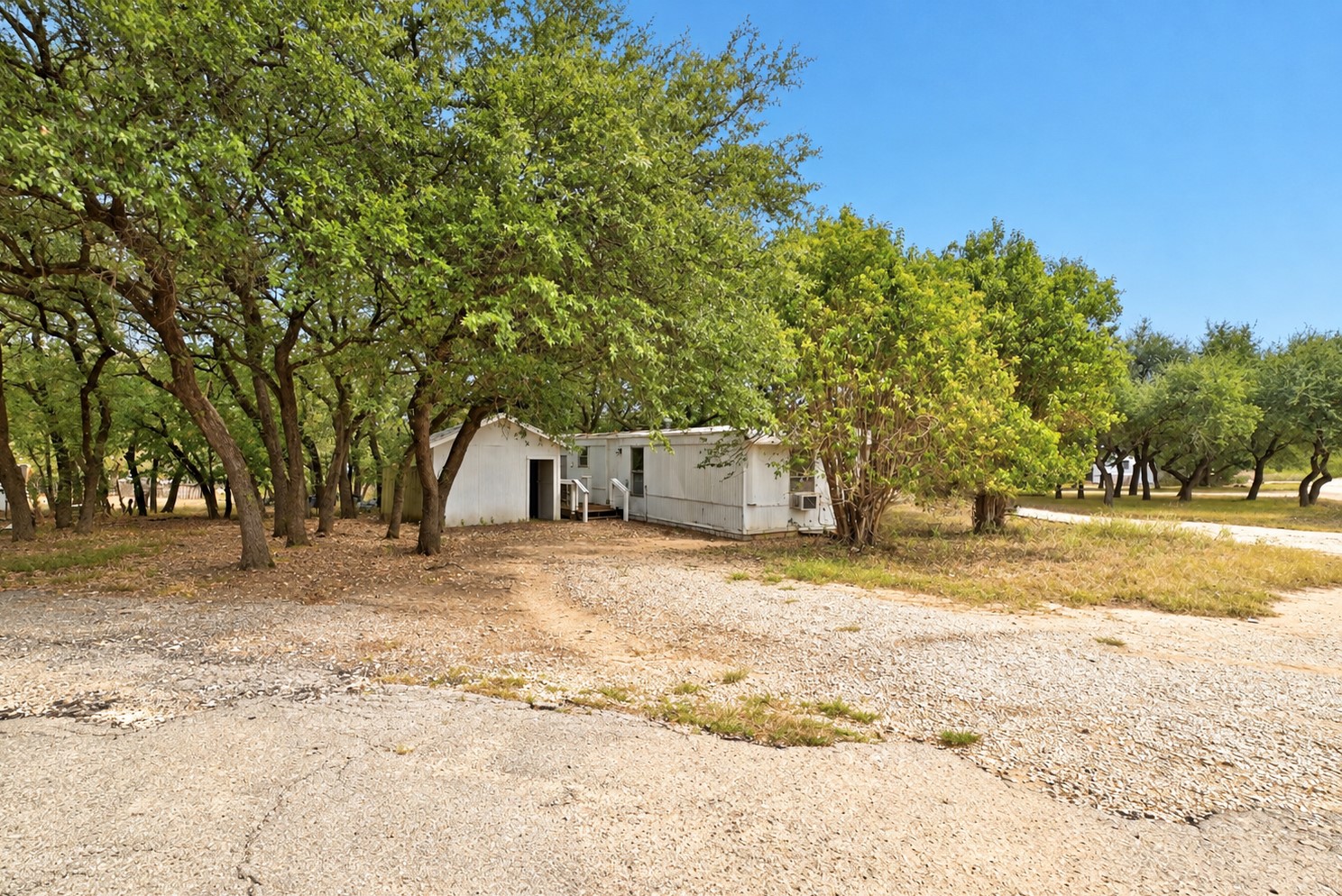 601 Len Bar Ct — photo