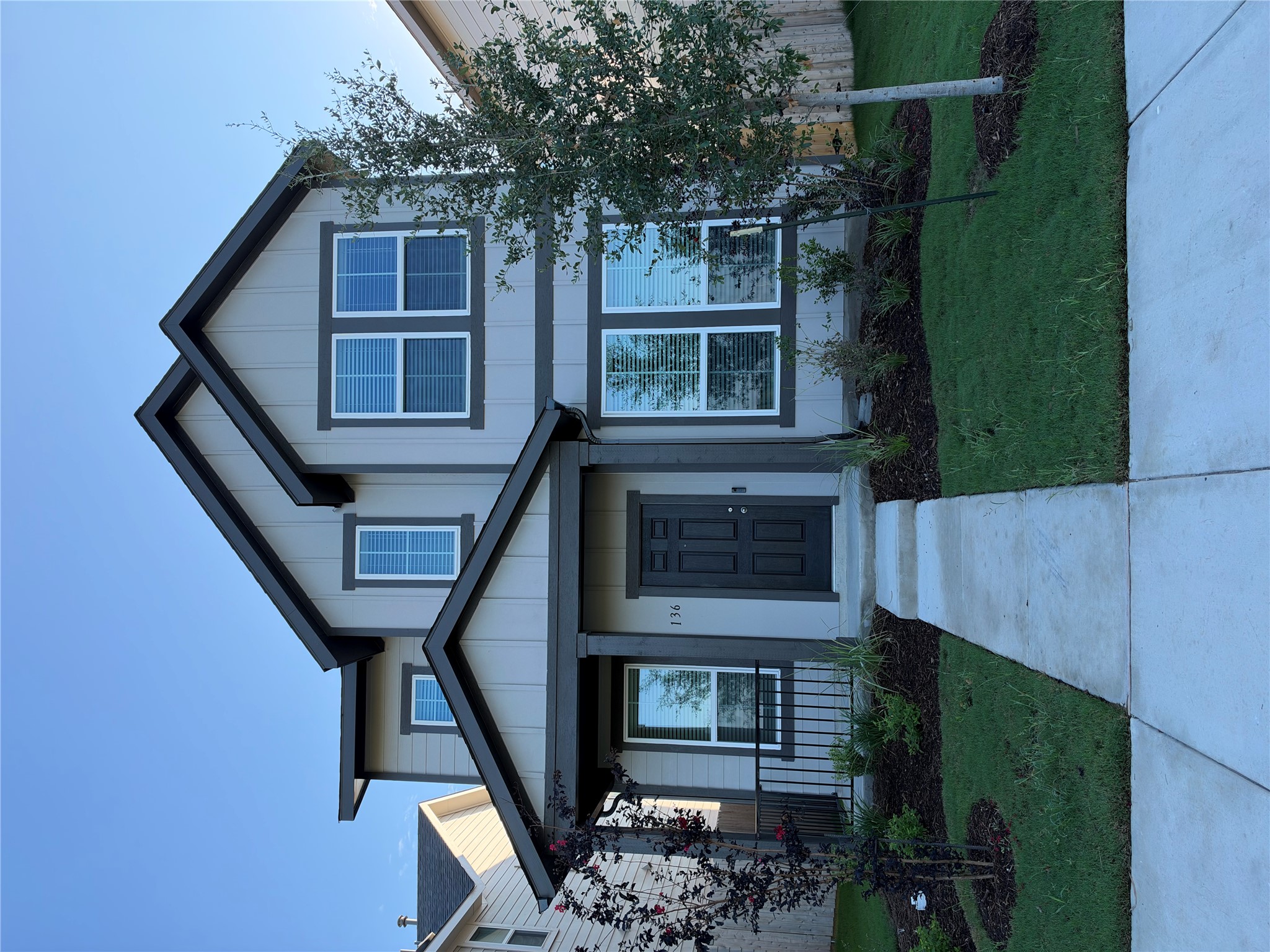 136 Hartson Dr — photo