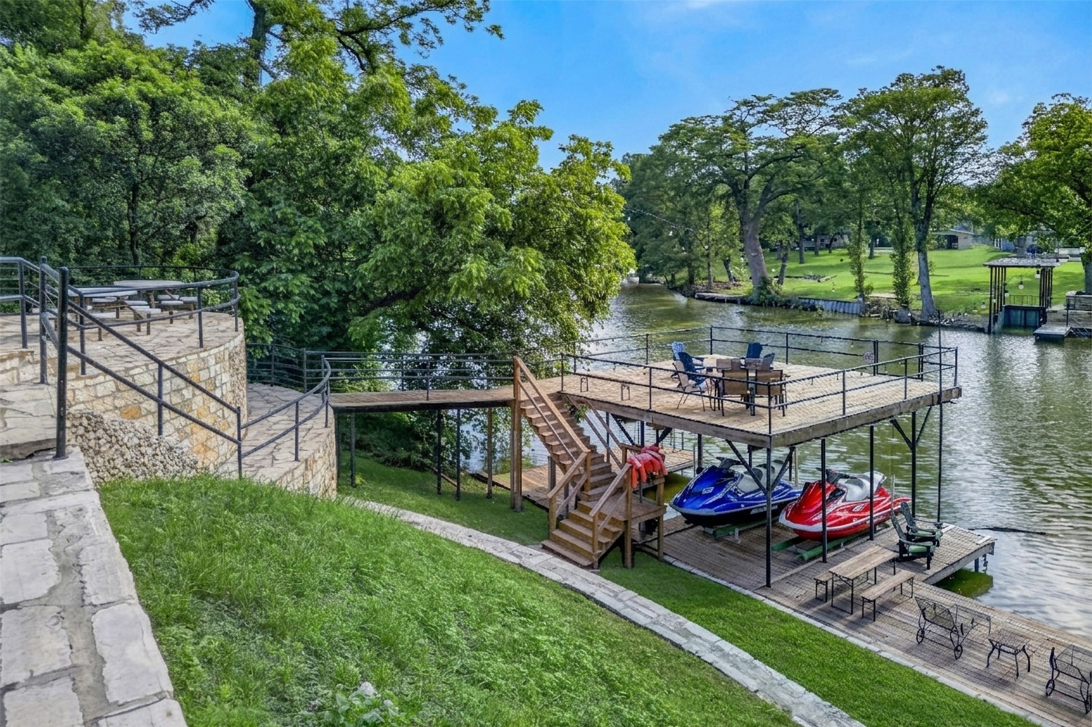 644 Cypress Rdg — photo