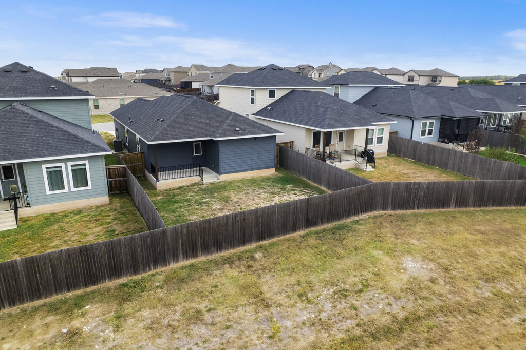 104 Katie Elder Drive, Jarrell, TX 76537 — photo 3