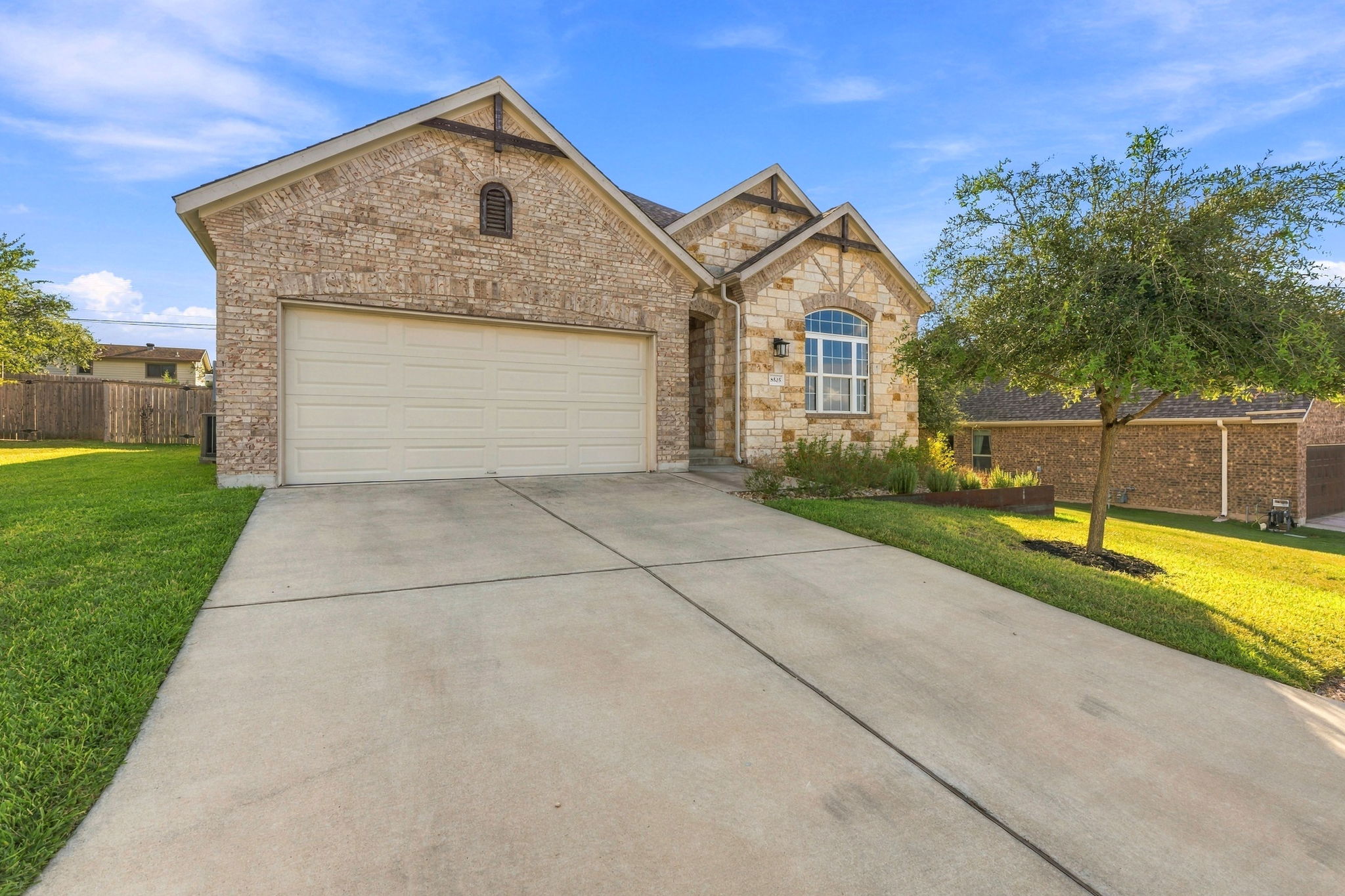 8505 Moccasin Path — photo