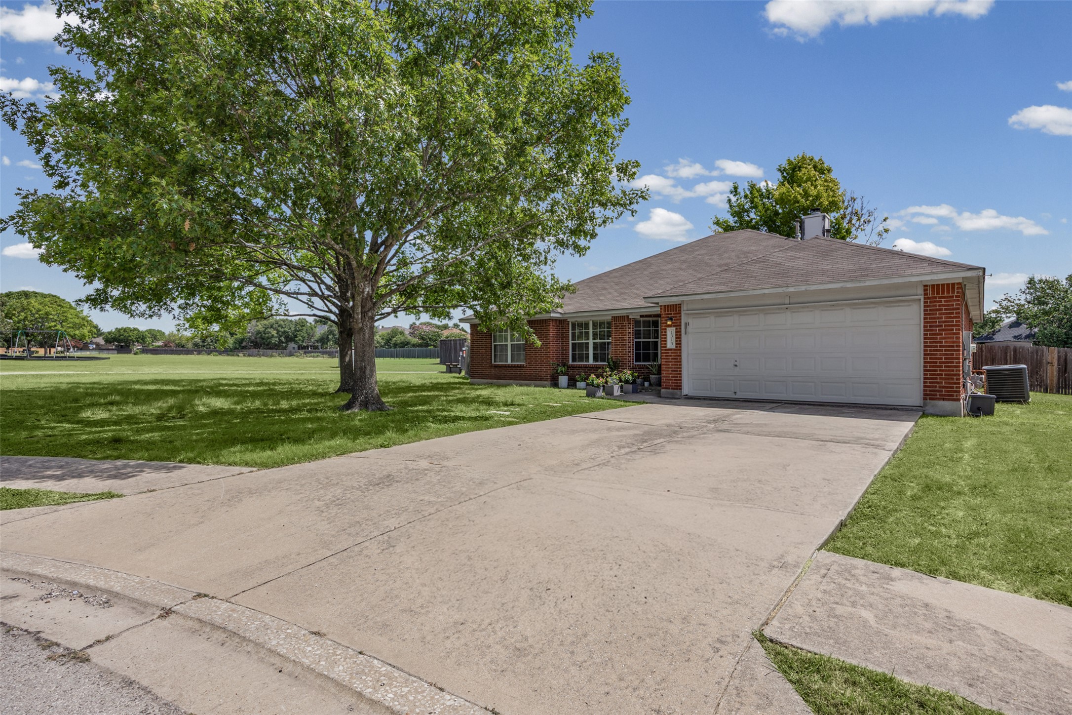 1313 Laurelleaf Dr — photo