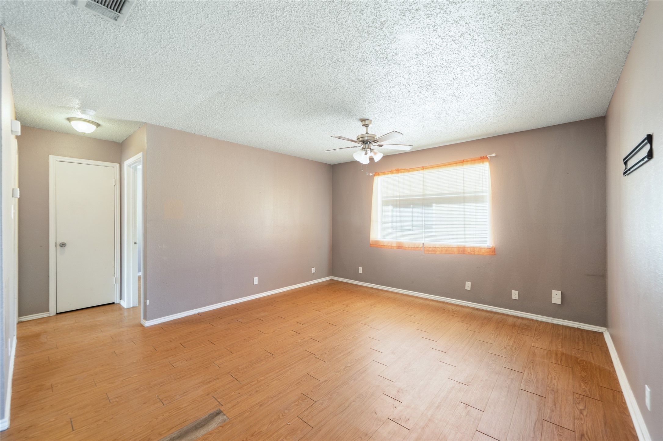 5807 Spring Meadow Road #B, Austin, TX 78744 — photo 3