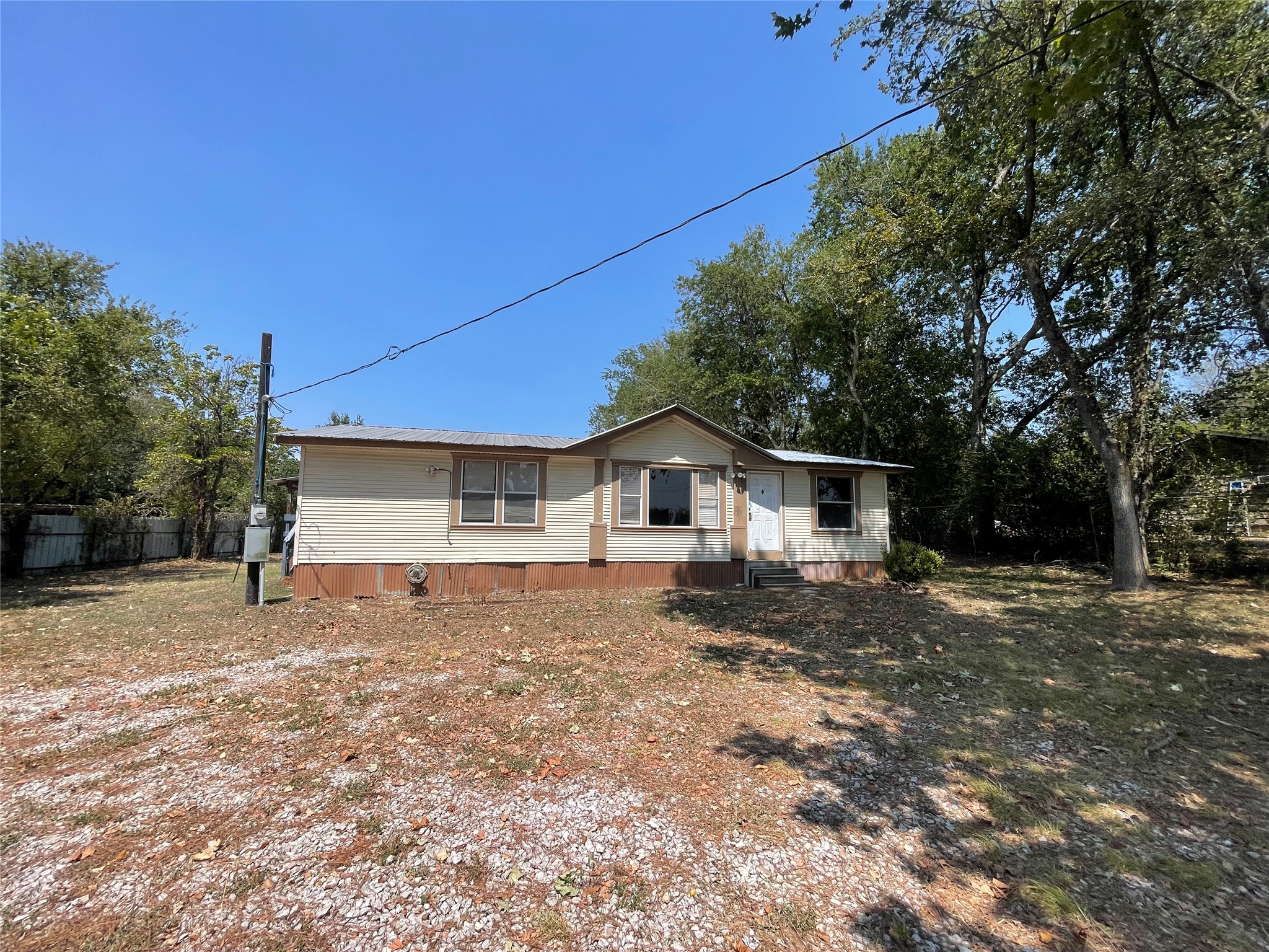 262 Highway 290 E — photo
